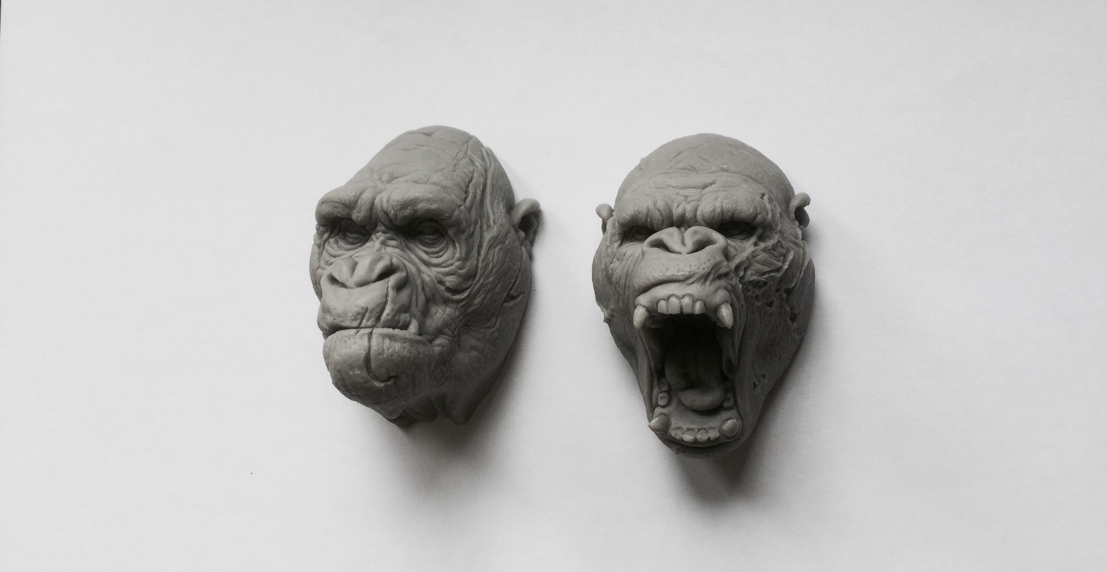 Gorillas/cast resin/2,5 inches