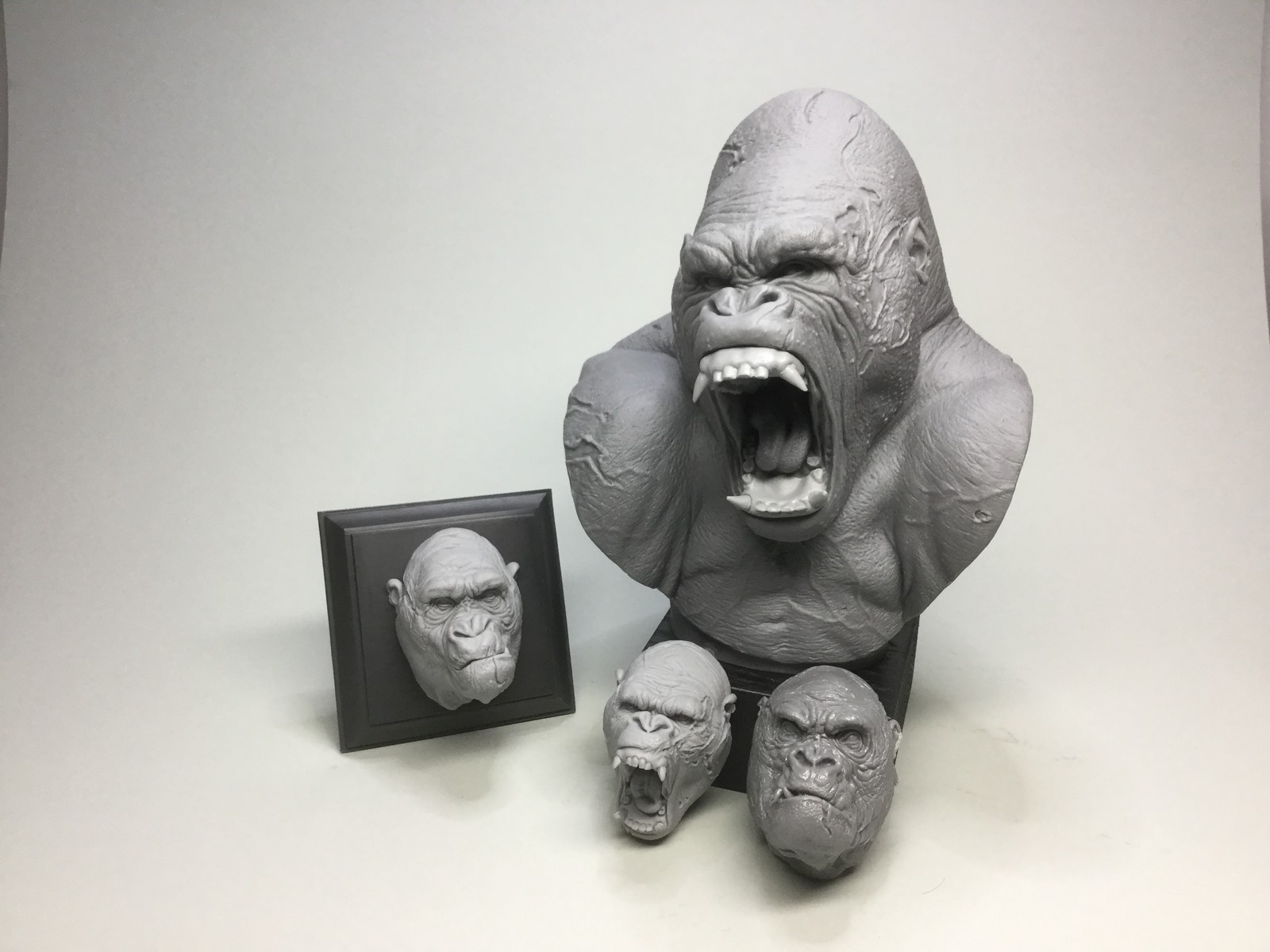 Gorillas complete set/cast resin