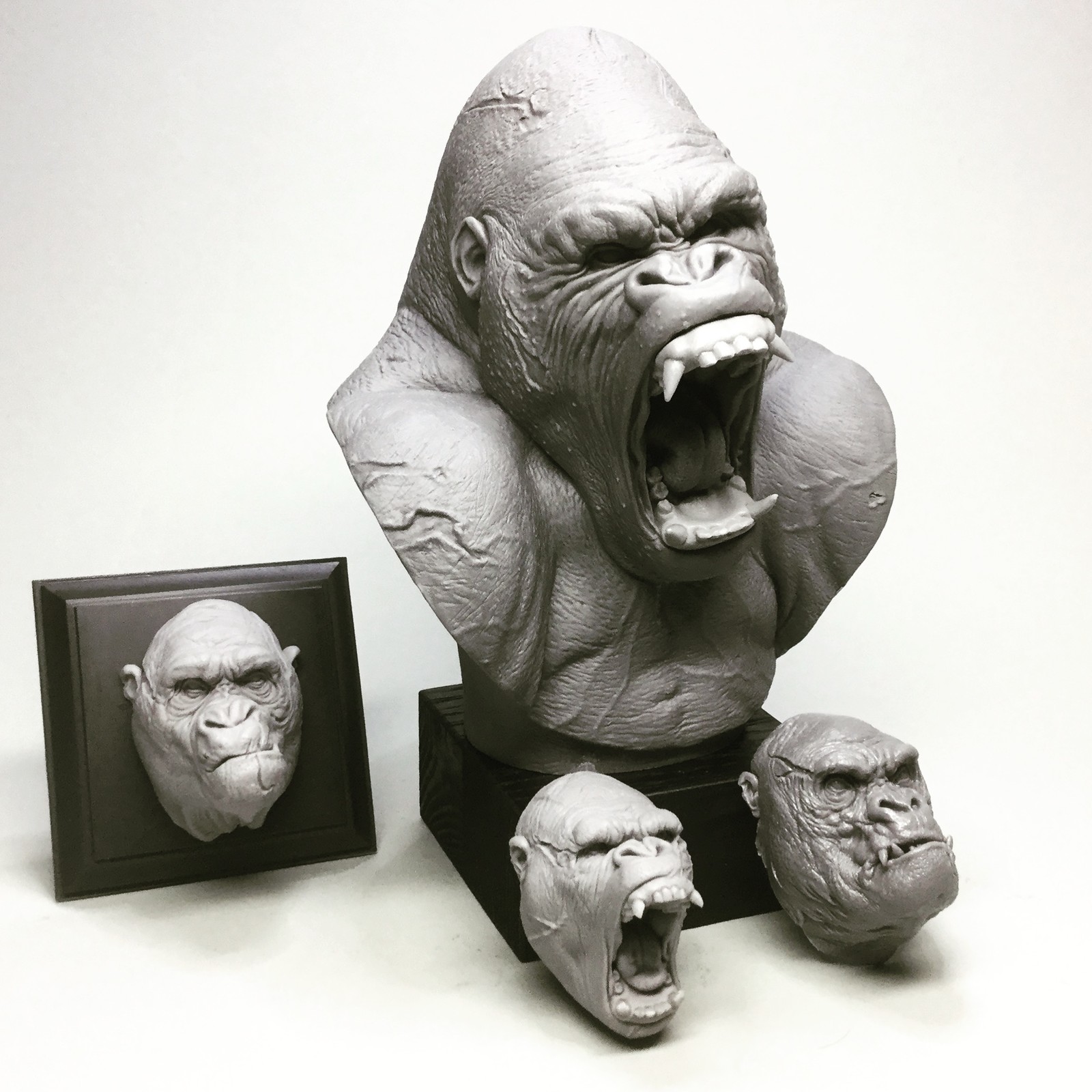 Gorillas complete set/cast resin