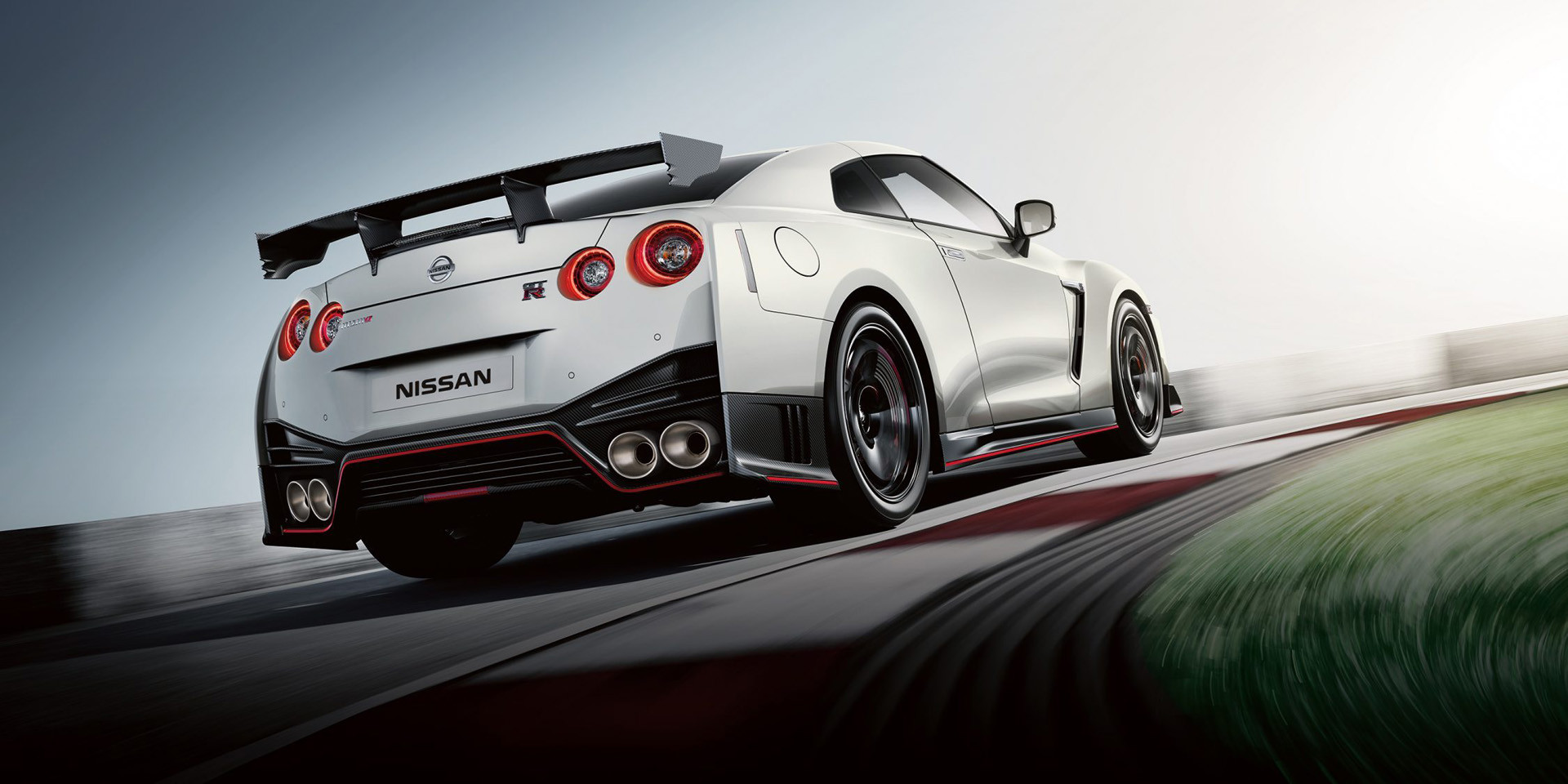 Black Nissan gt 2022
