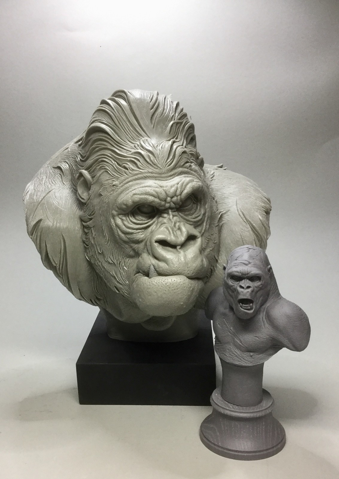 Gorillas set/ cast resin