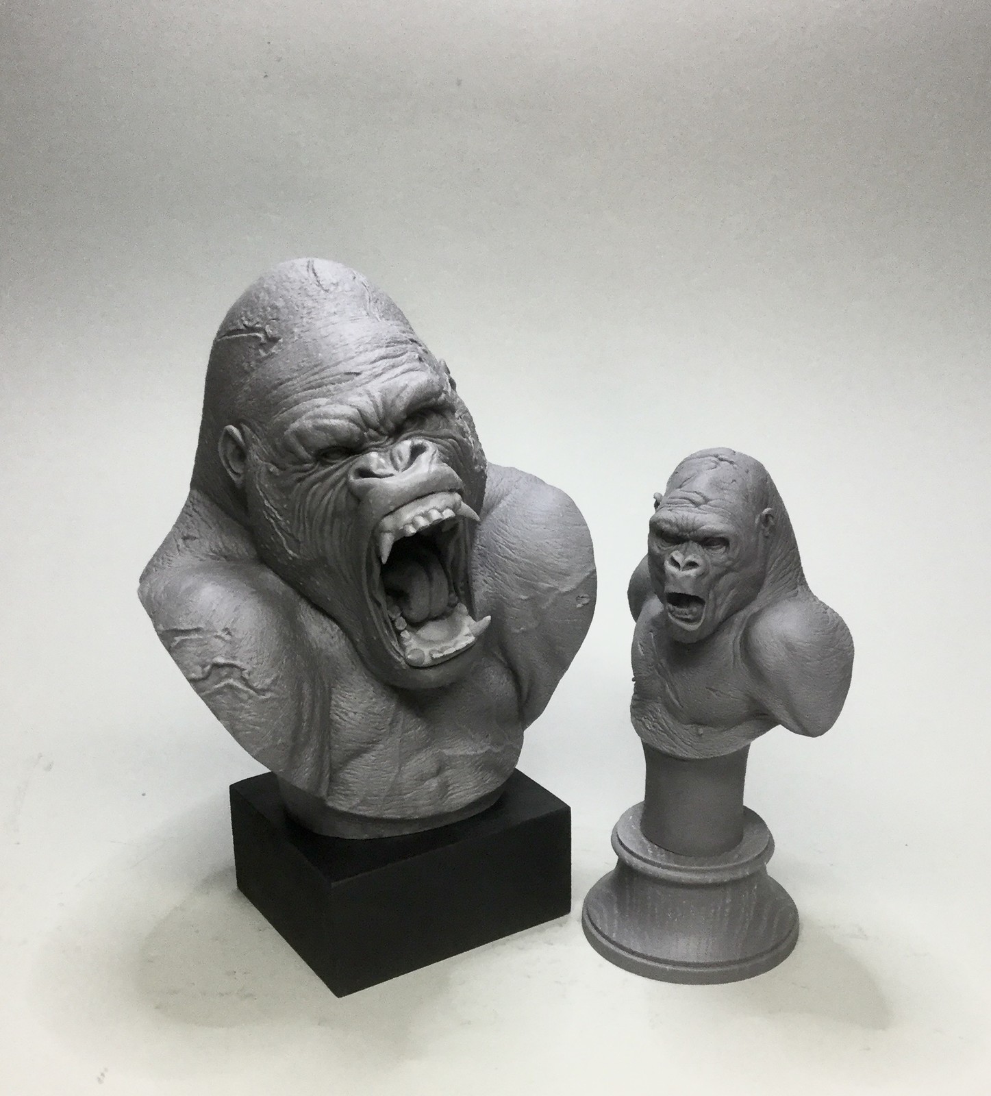 Gorillas set/ cast resin