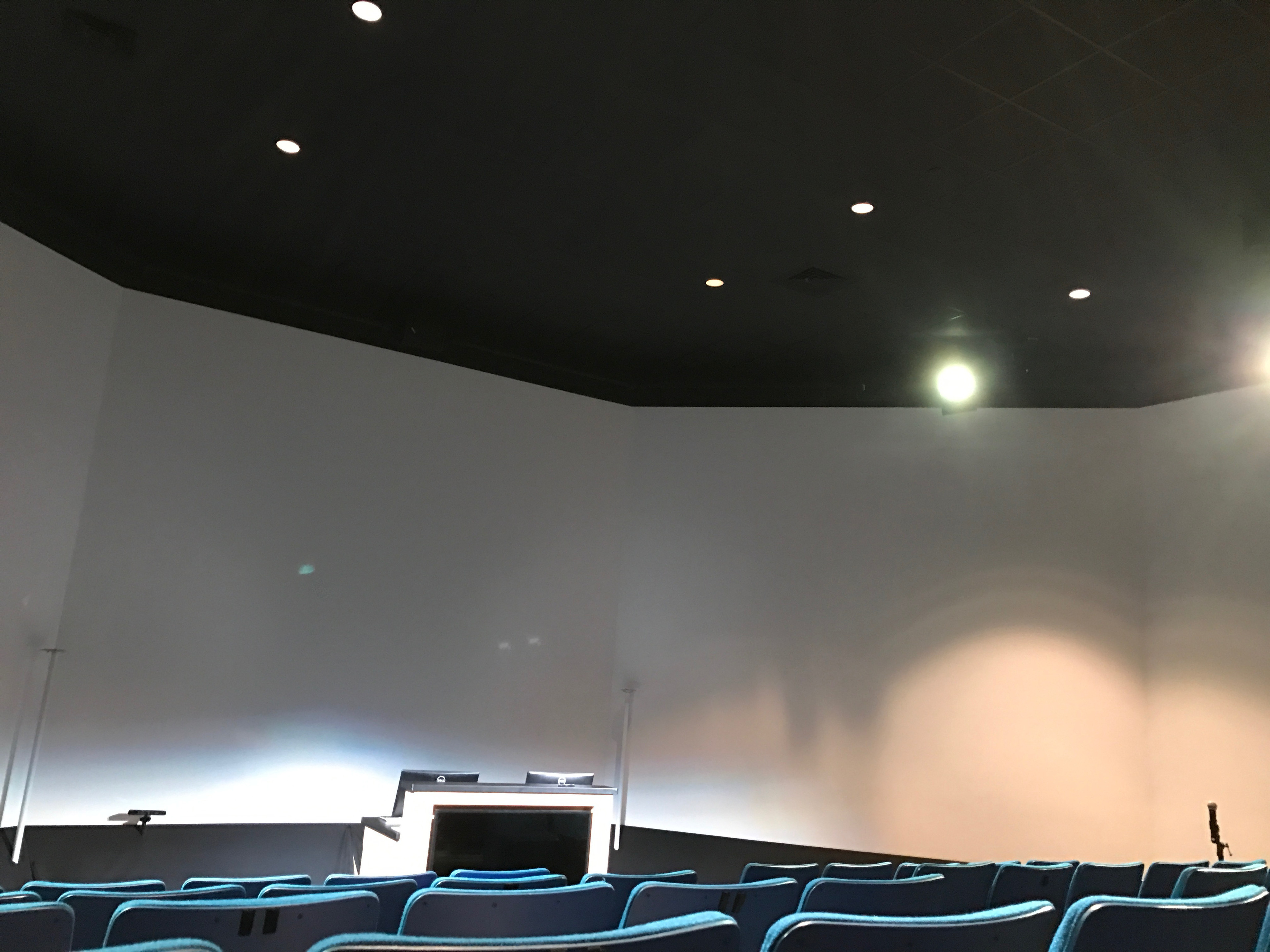 Example of the theater where the project is played