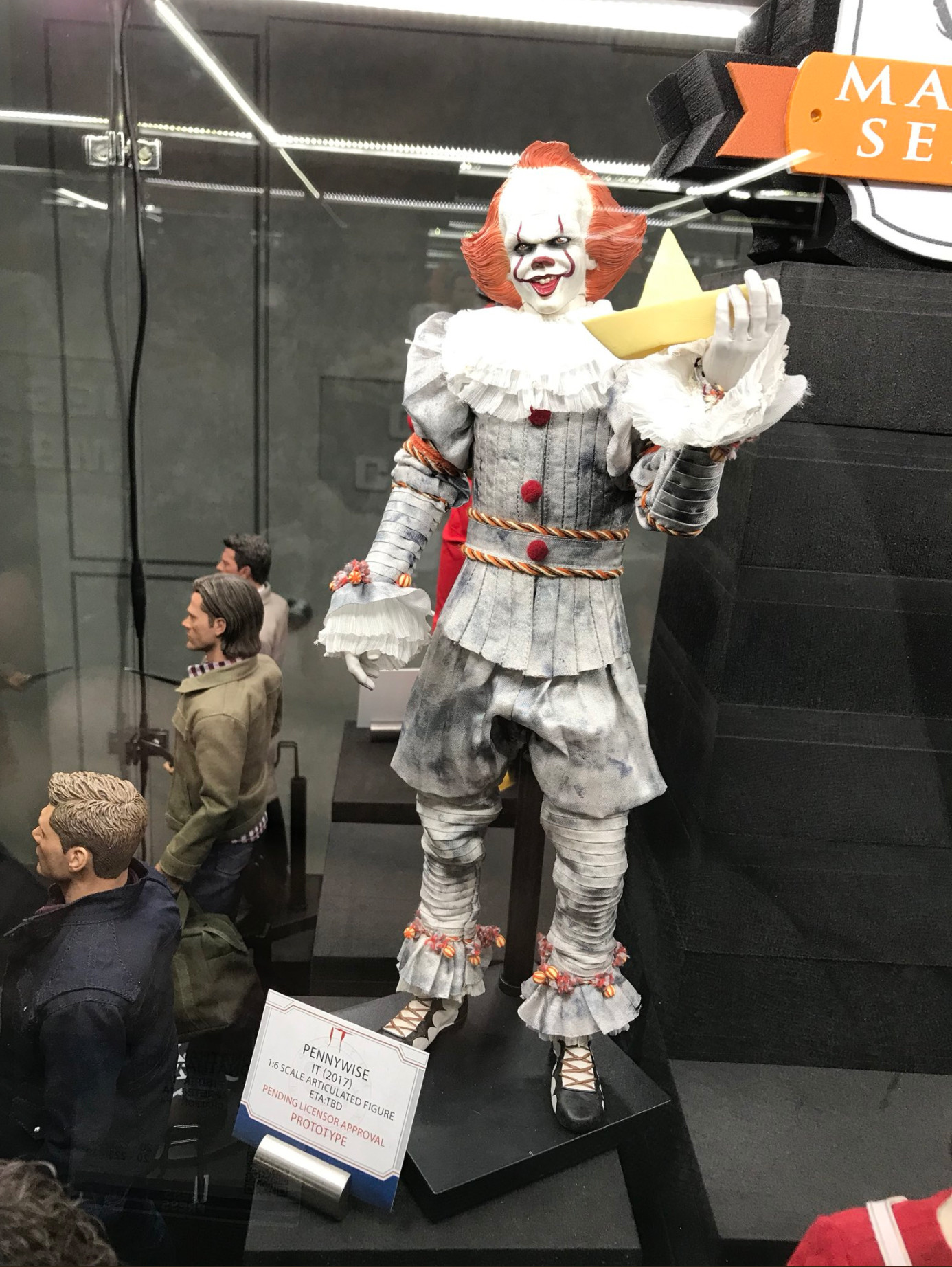 Hot Toys Pennywise 1/6 Scale Figure