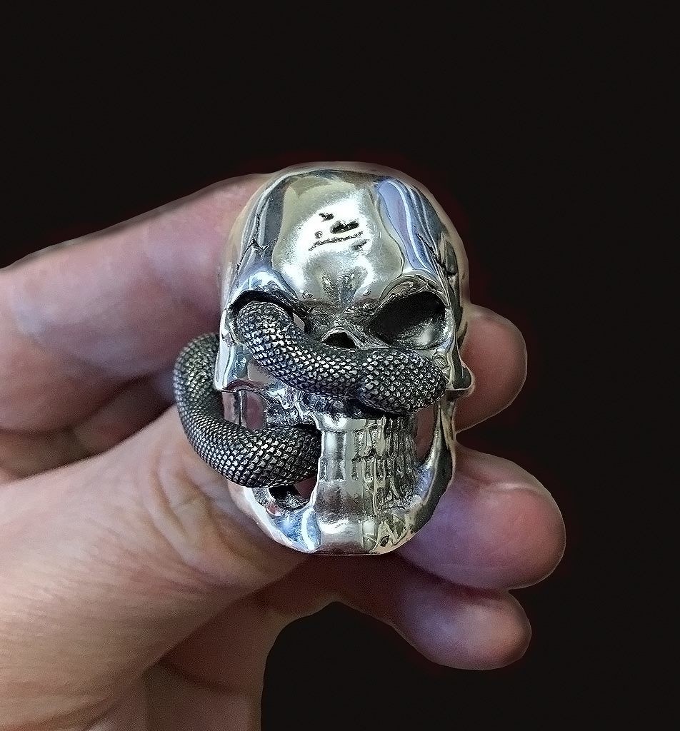 Naga skull ring shop