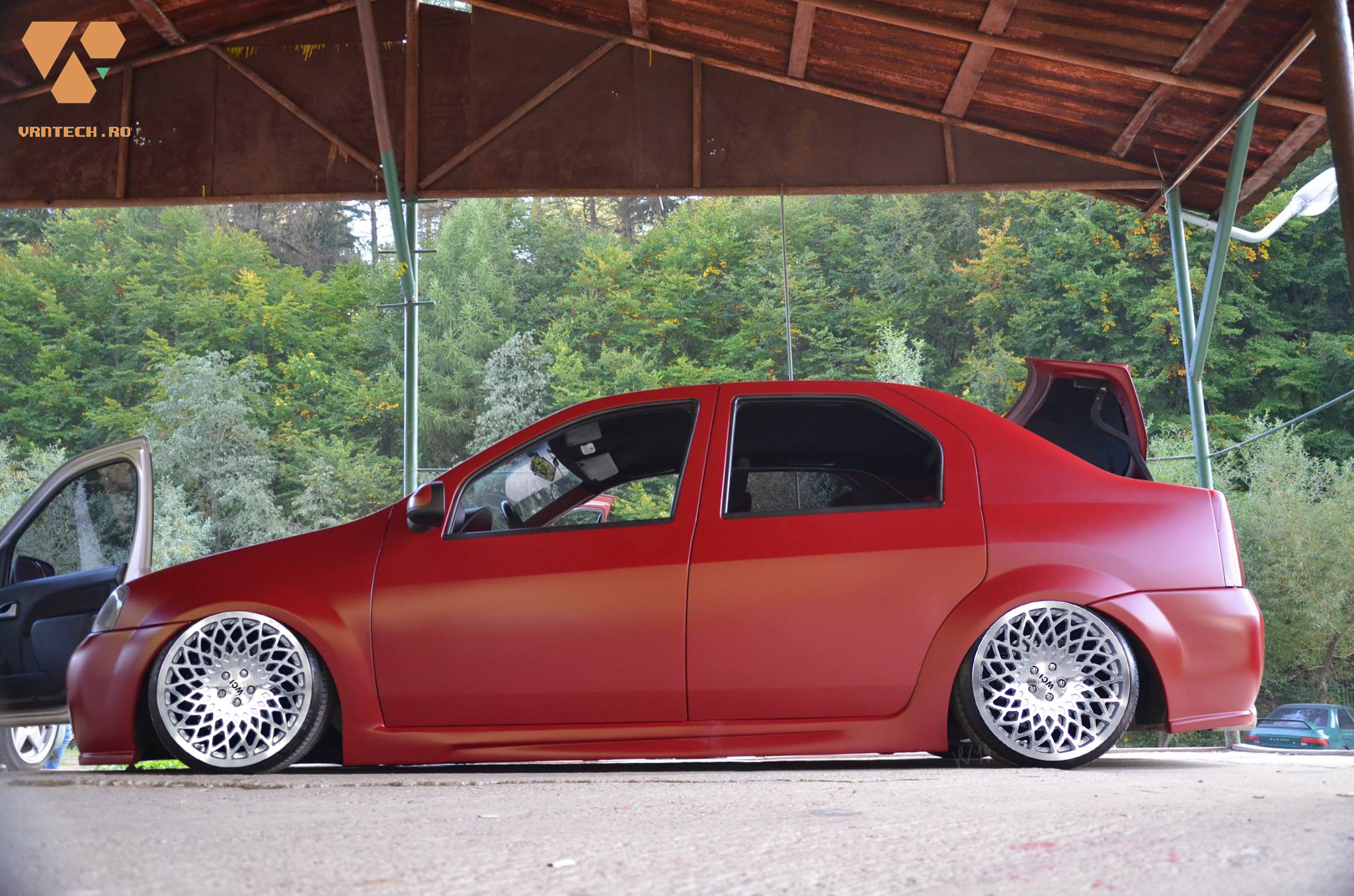 Side view with the WCI rims.