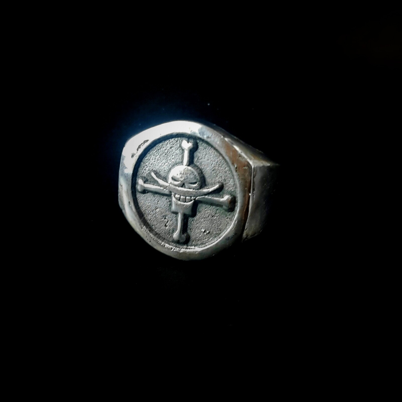 White Beard Logo From Onepiece Gusti Aditiarakhman Artstation Hey guys and gals, i'm going to colossalcon in june and i'm trying to find something quick and easy to cosplay as.