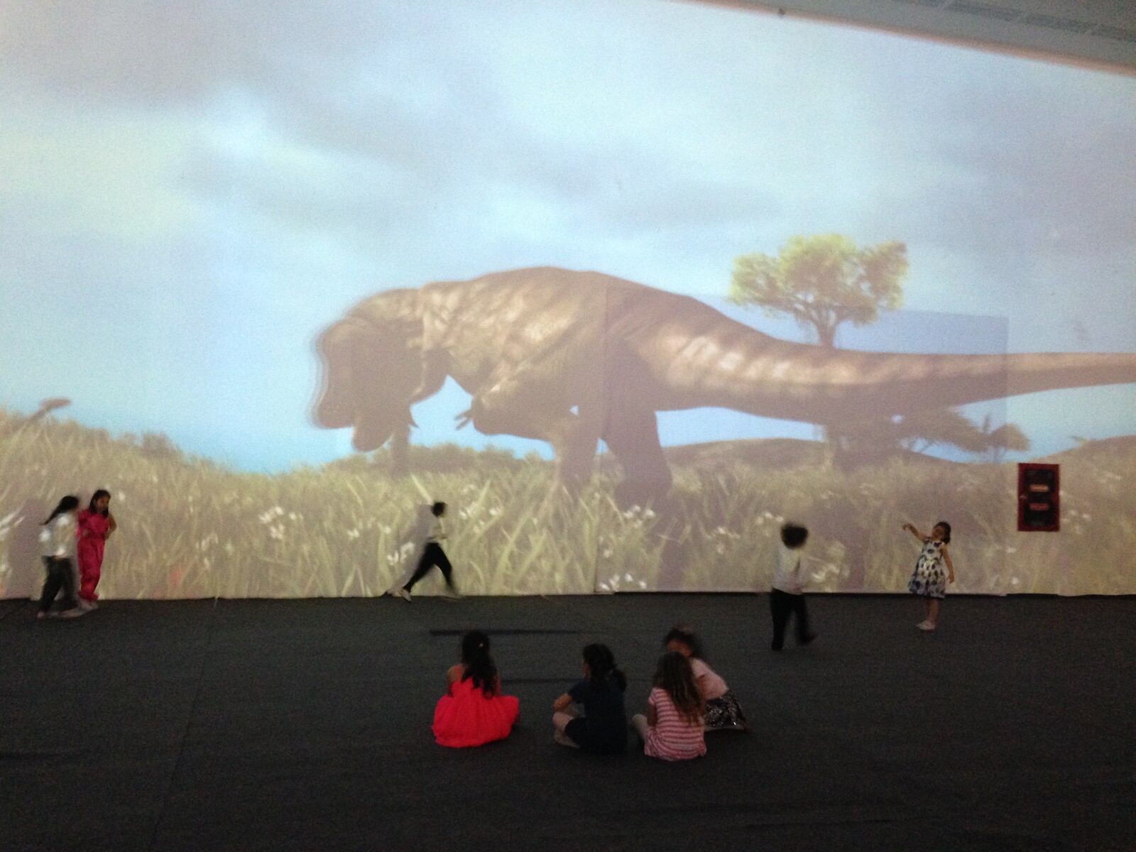 Dinosors in giant screen