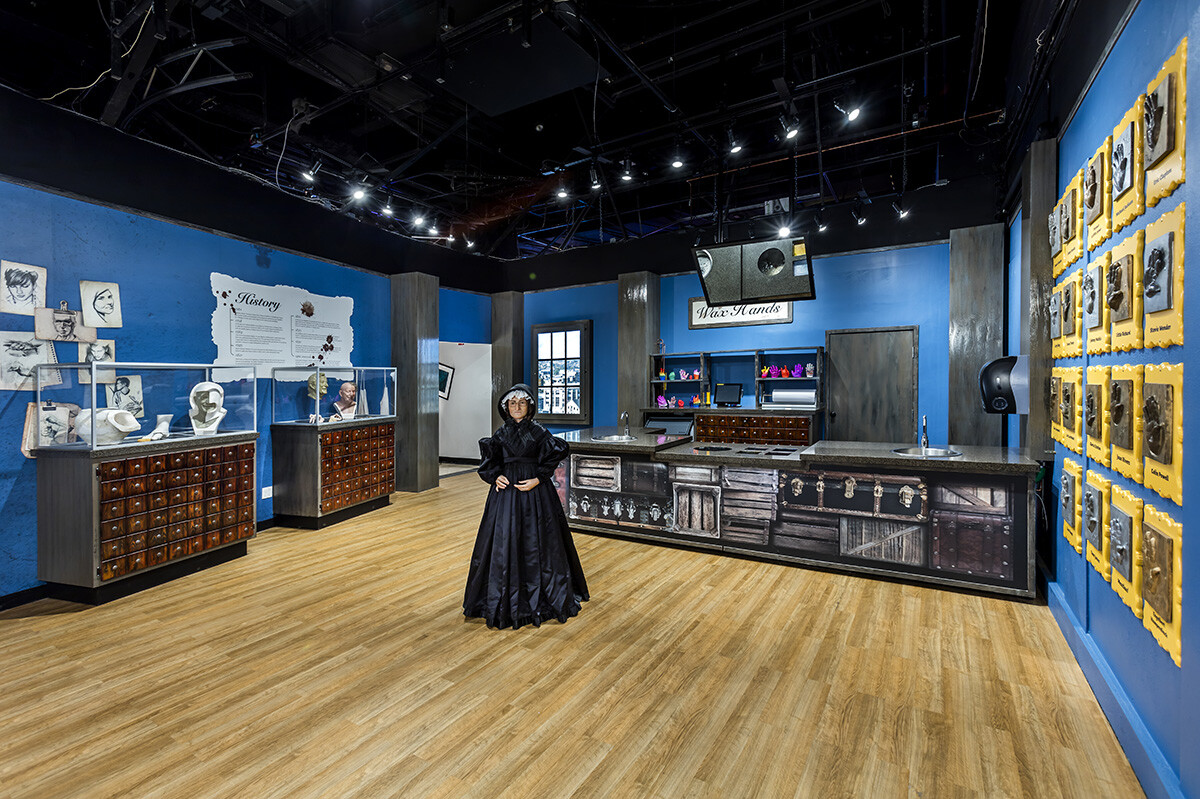 Wax Hands Experience Room