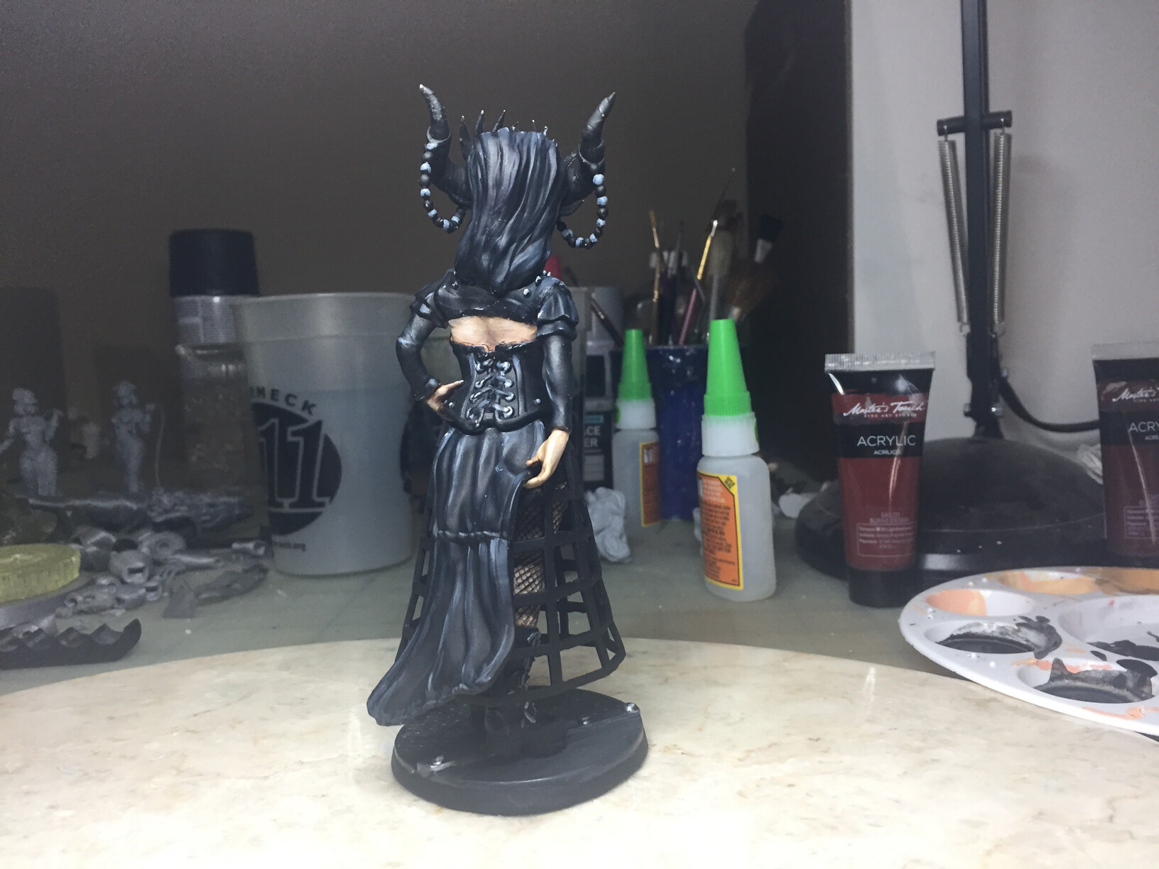 KARLOR Gothic figuursculptuur voor dames, met zwarte robe, sexy, gothic, vrouwelijk figuur, sculptuur, tafeldecoratie, standbeeld, meisjesfiguur, ornamenten, Halloween, desktop, bureau, boekenkast