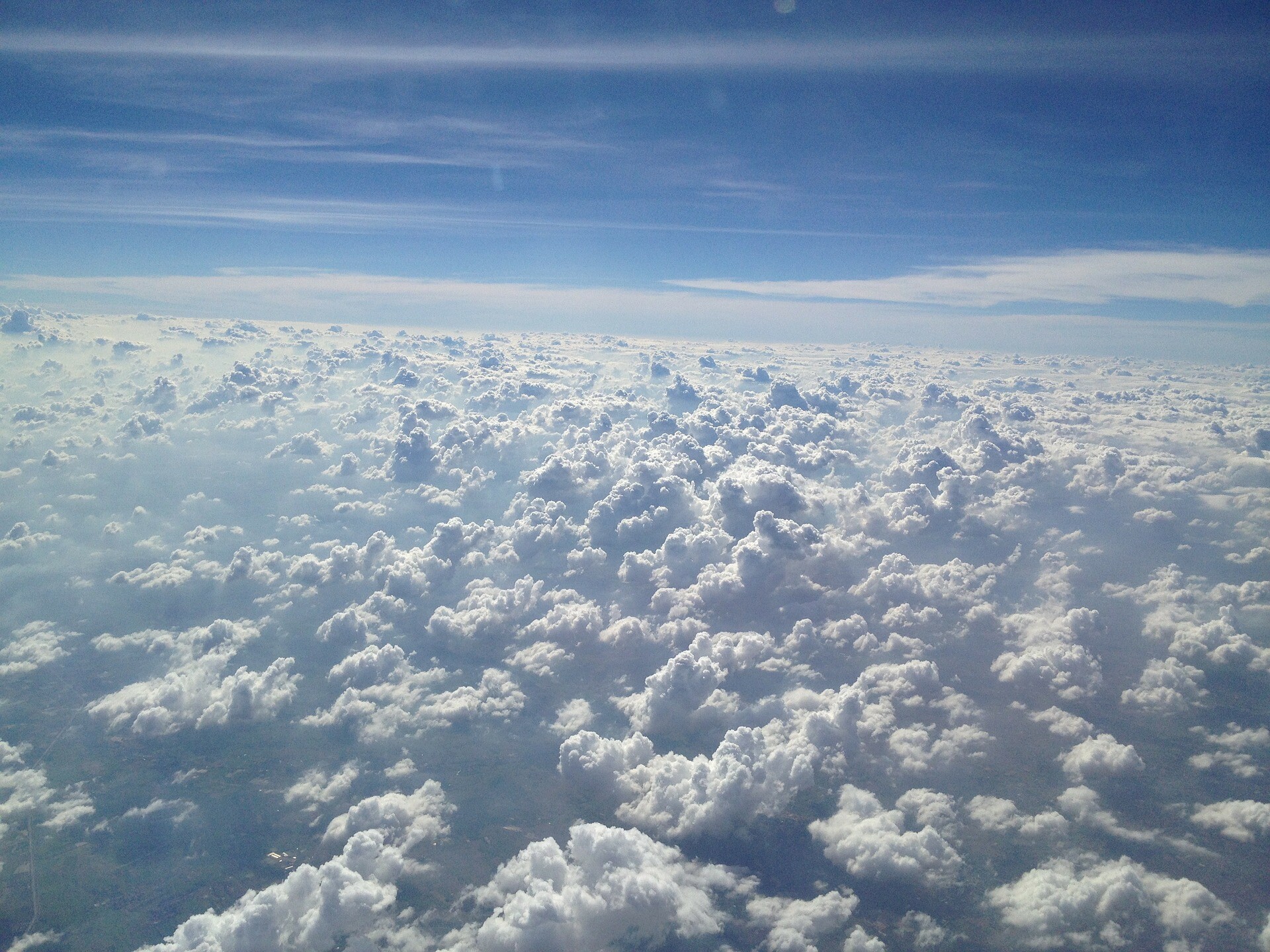 Фото небо с самолета облака