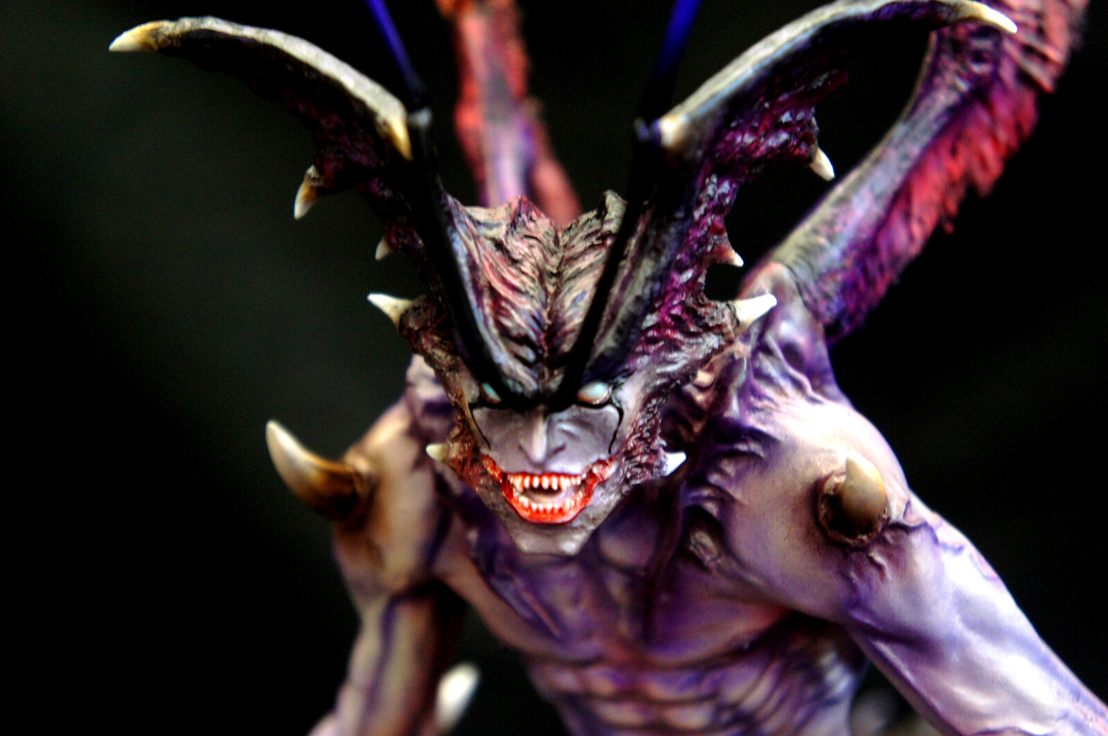 アモン デビルマン黙示録 + 魔法陣ベース ワ 1:6 レジンキット
Apocalypse of Devilman : Amon