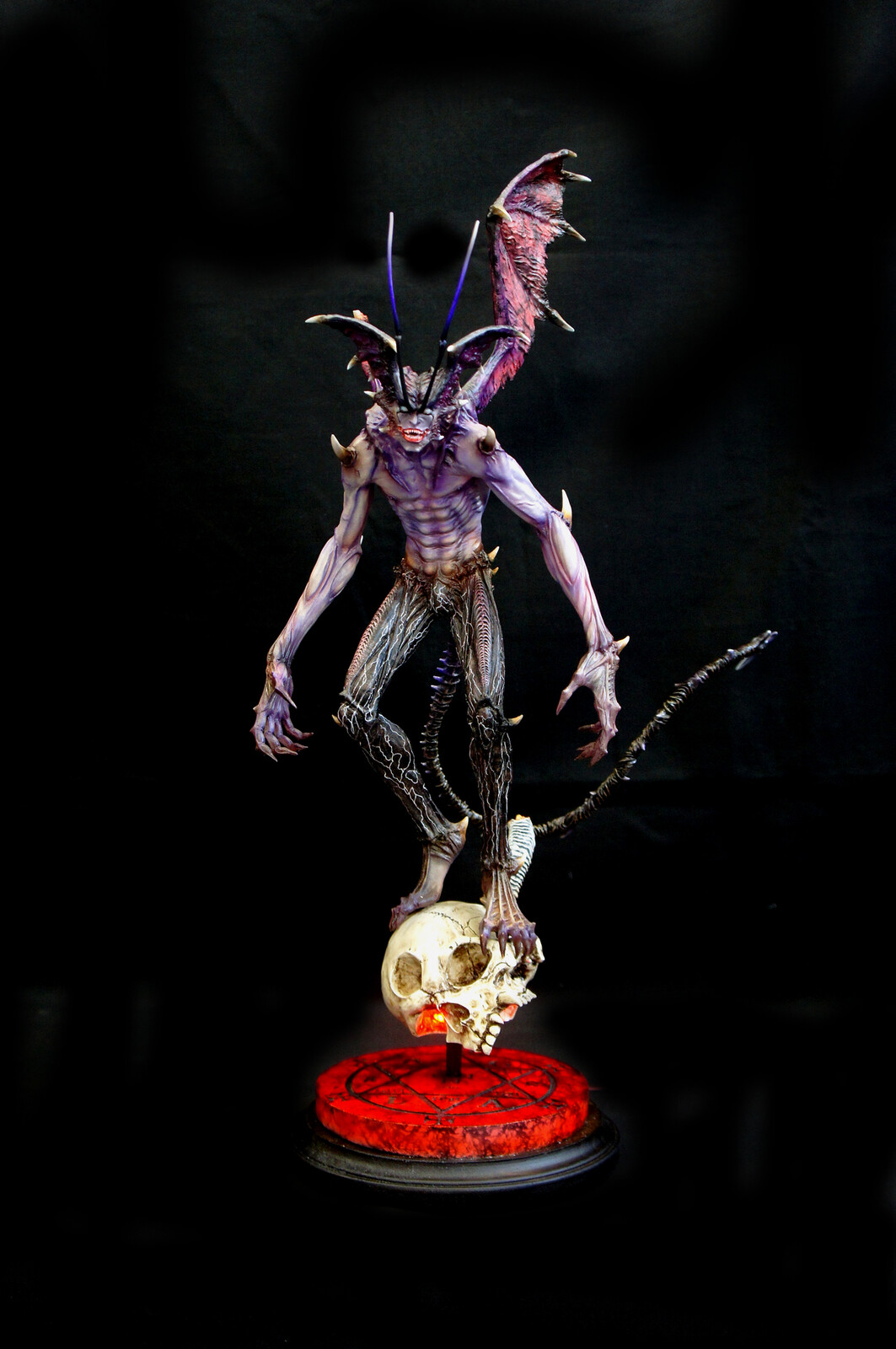 アモン デビルマン黙示録 + 魔法陣ベース ワ 1:6 レジンキット
Apocalypse of Devilman : Amon