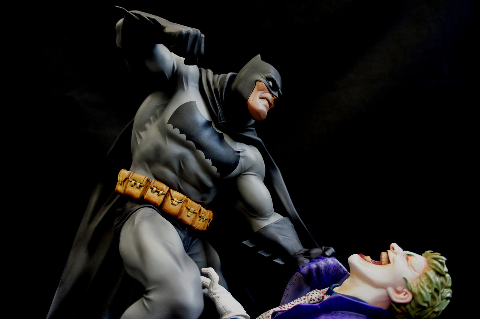 Frank Miller Dark Knight Batman vs Joker Diorama Art Statue 