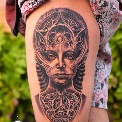 35 Amazing Queen Tattoos