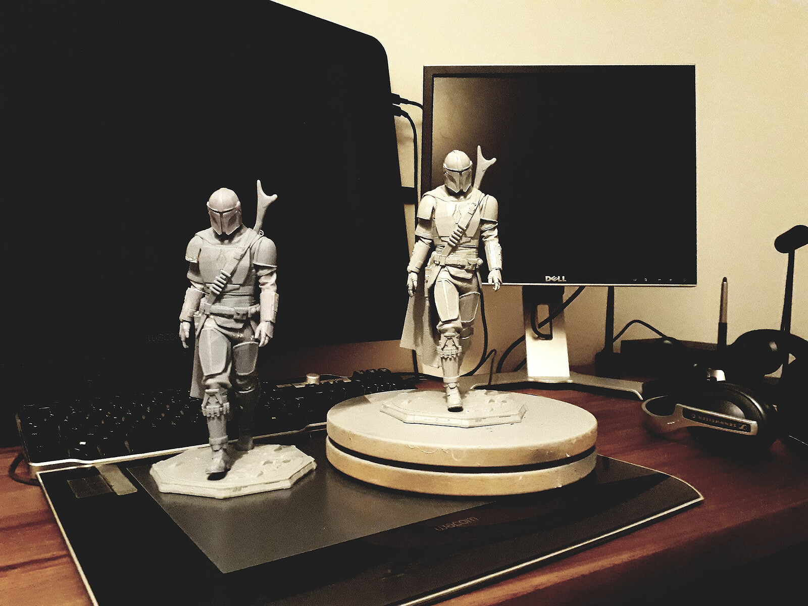 left : raw 3d print piece (assembled)
right : polyurethan resin casting