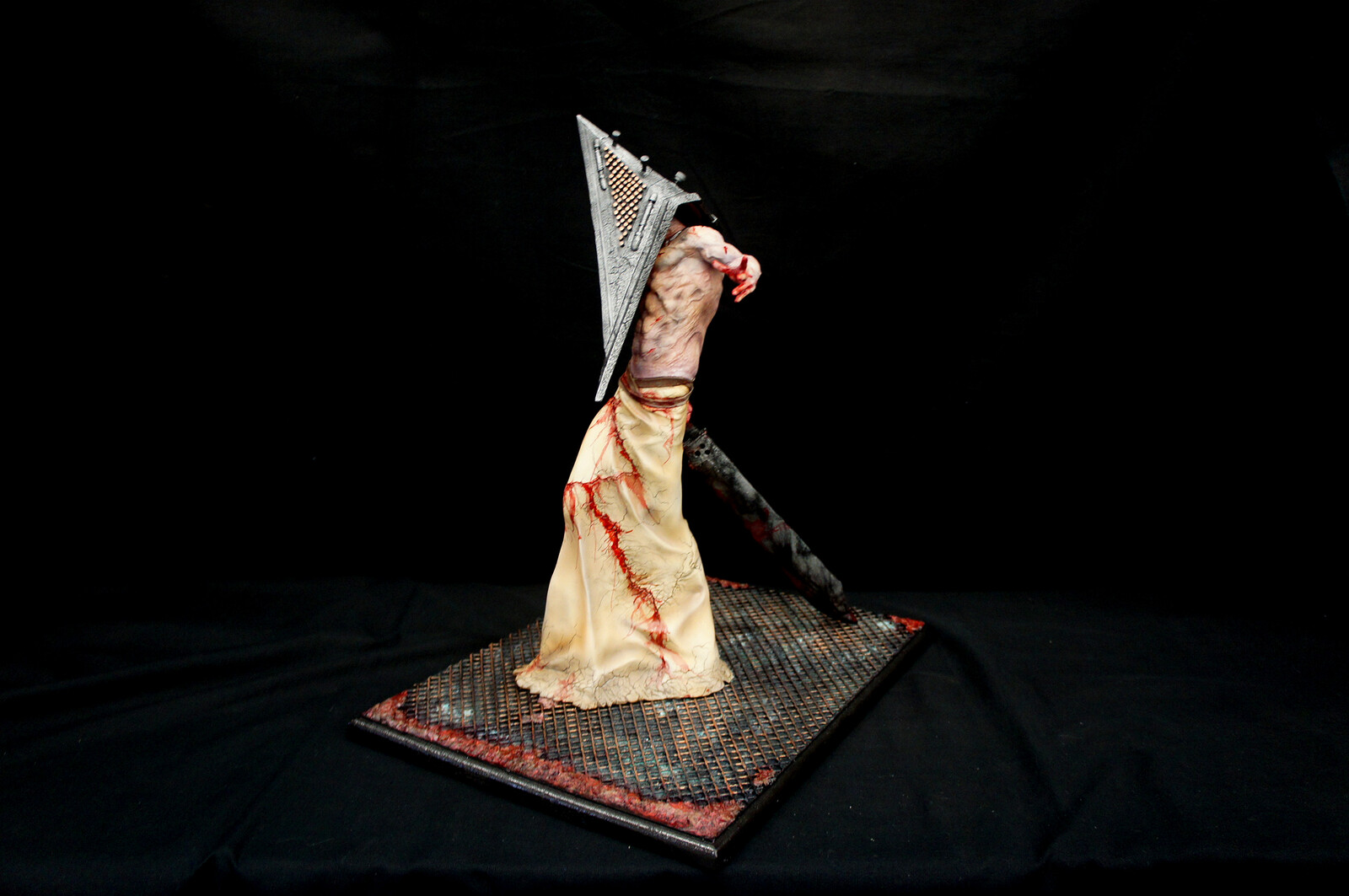 Hellpainter: Silent Hill Bogeyman Art Statue DX
https://www.solidart.club/
