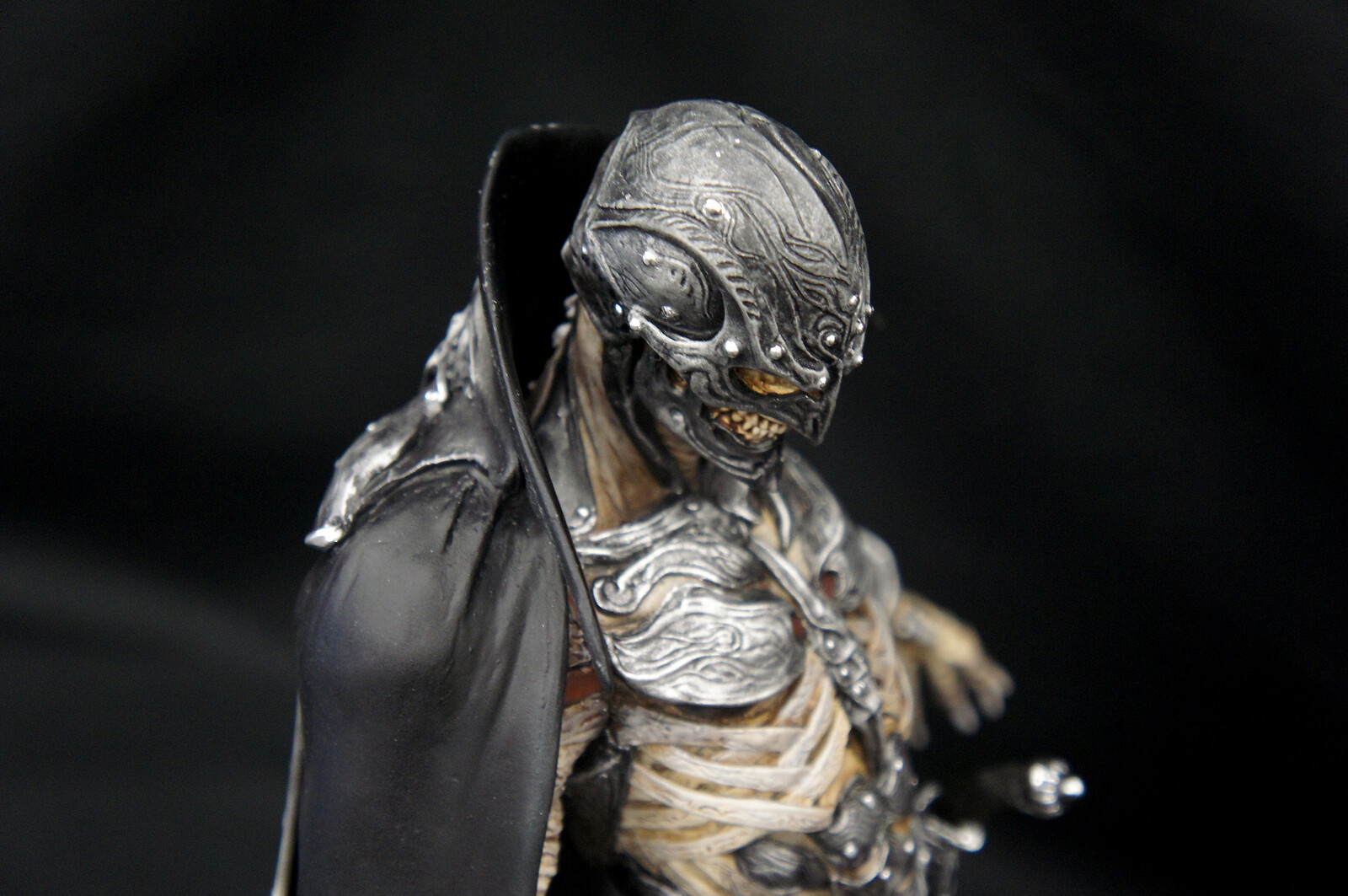 Hellpainter Goldova 1:6 Art Statue 
https://www.solidart.club/