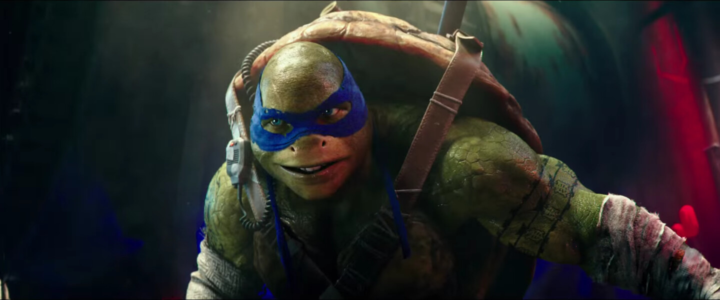 Zoë Lord - Teenage Mutant Ninja Turtles : Out of the Shadows (2016), Leo  Costume, Plane