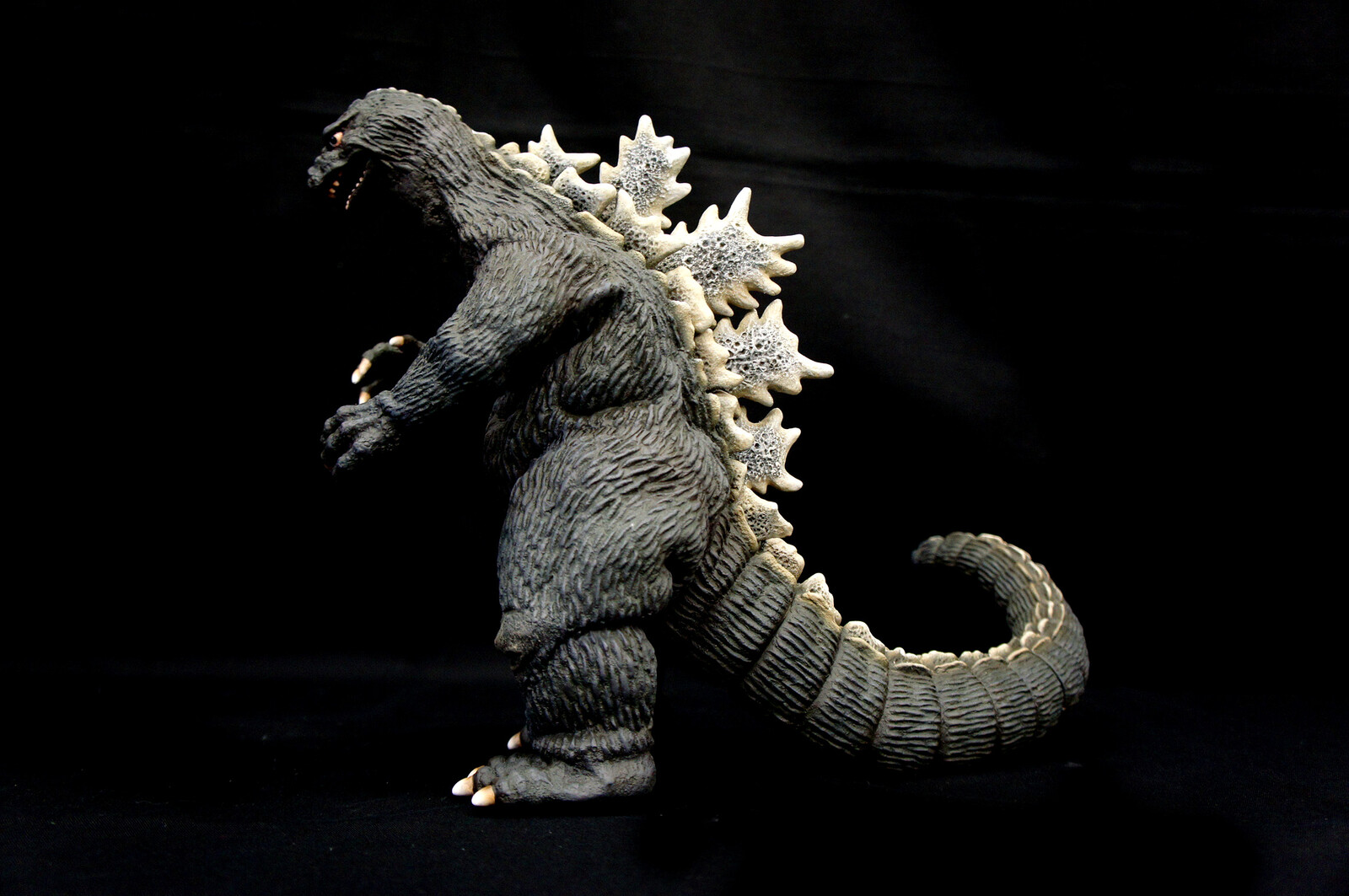 Godzilla 1962  キングコング Art Statue 
https://www.solidart.club/