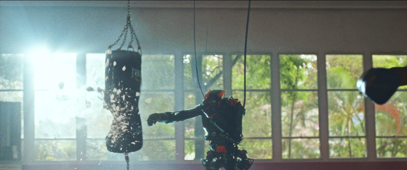 Responsible for the punchbag lookdev and 3D scene rendering.