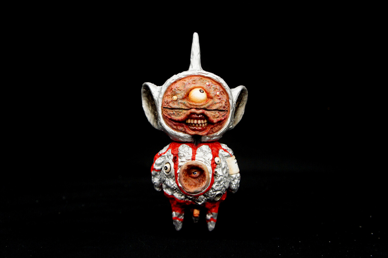 Telemimi in Ultraman Suit Art Statue 
https://www.solidart.club/