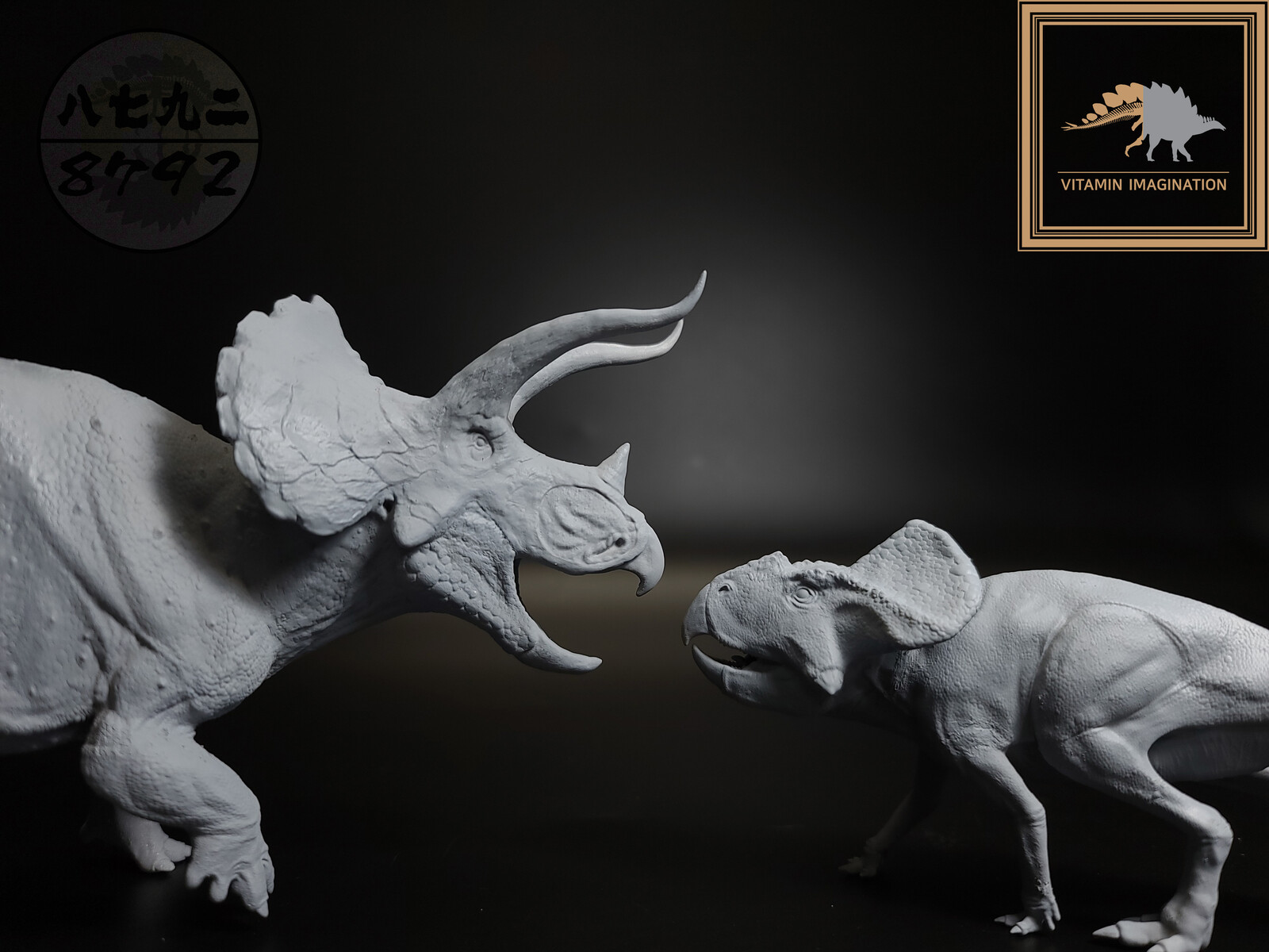 -One set of Triceratops Resin Kit
Eight parts (head, lower jaw, torso, front, back leg, tail)
Length: approximately 230mm x height: approximately 105mm
materials:resin

-One set of Protoceratops Resin Kit
7 parts (head, lower jaw, body first tail, front a