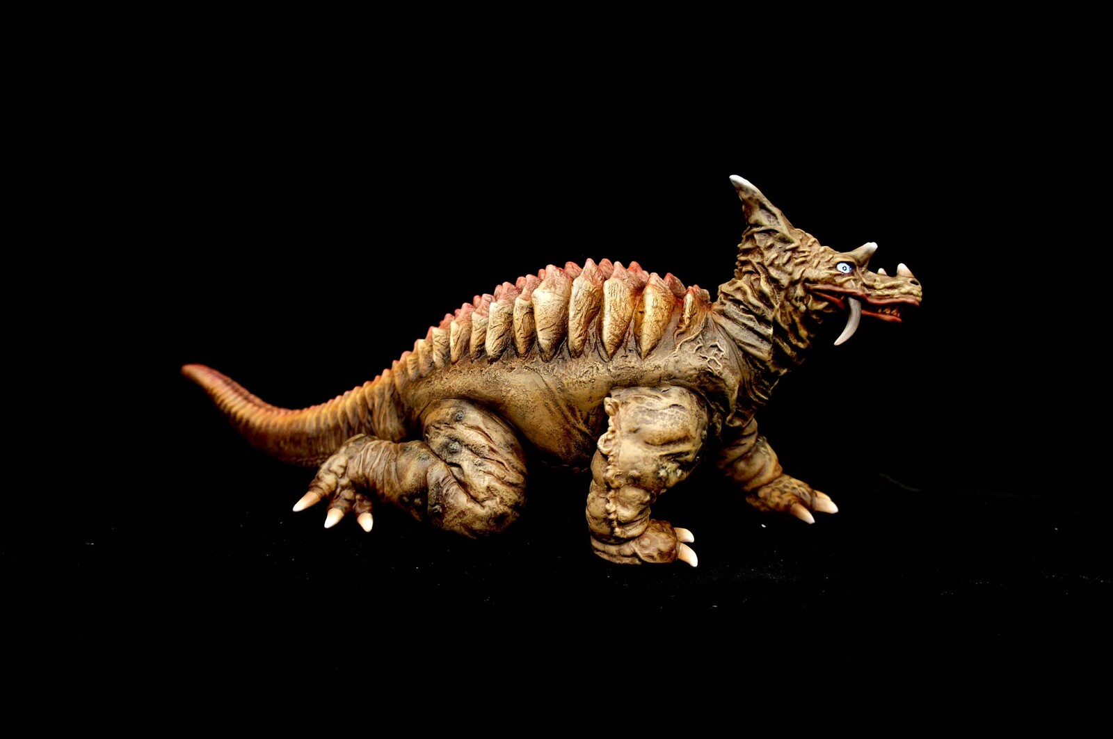 Rainbow's Egg Pagos Art Statue  ウルトラQ 虹の卵 パゴス 地底怪獣 
https://www.solidart.club/