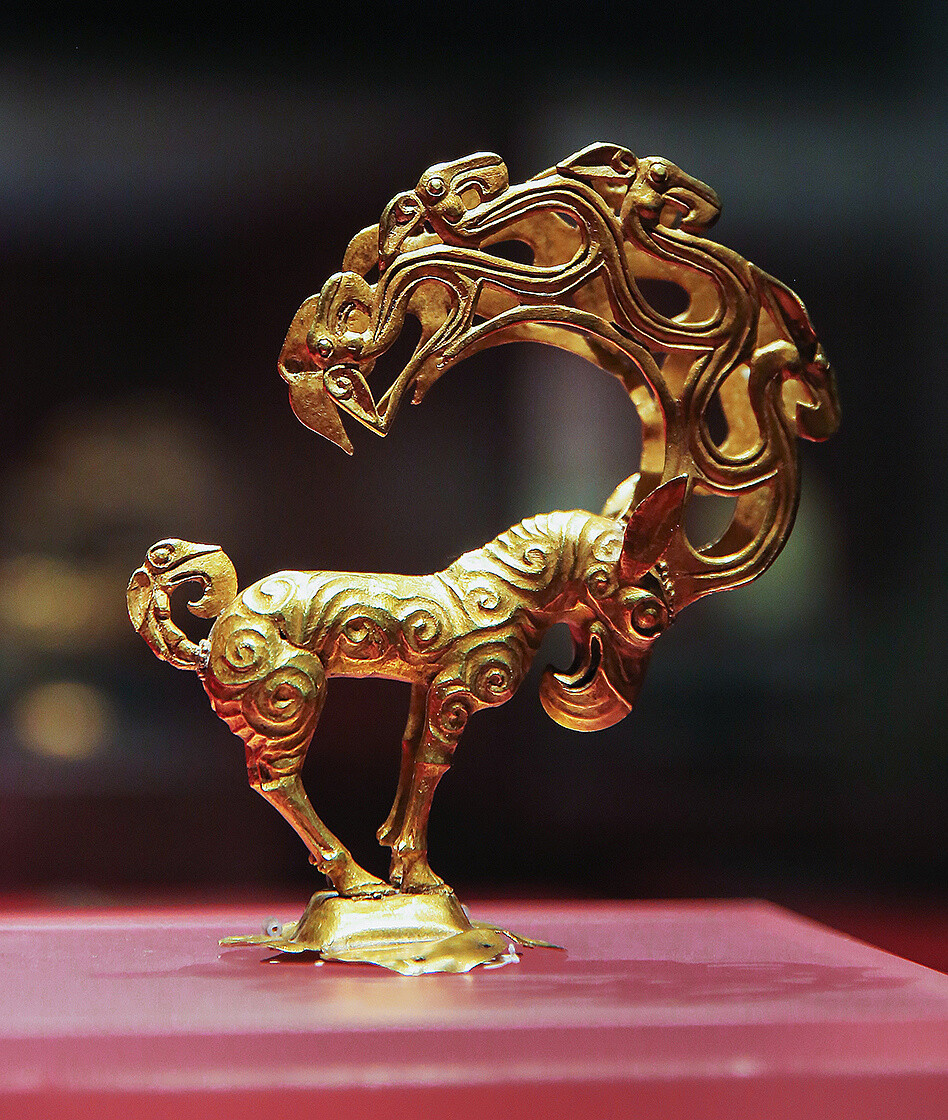 Inspired from the photo by https://m.zcool.com.cn/work/ZNDAzNzU3NDA=.html


This is an antique that made with gold from the ZhanGuo Period in China. About 2,000 years ago.