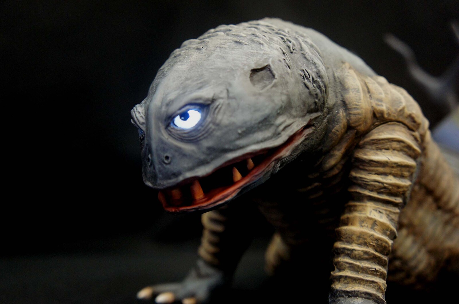 毒ガス怪獣 ケムラーKemular Posion Gas Monster Art Statue 
https://www.solidart.club/
