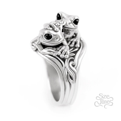 Twin Frogs Ring