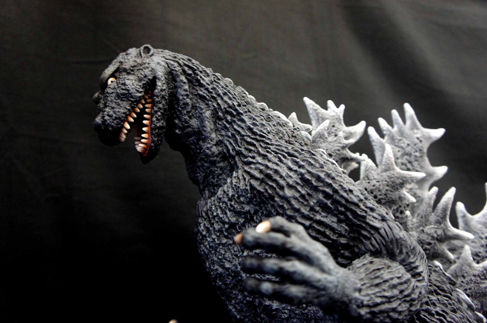 1954 Godzilla 60 cm Art Statue 
初代 ゴジラ
https://www.solidart.club/