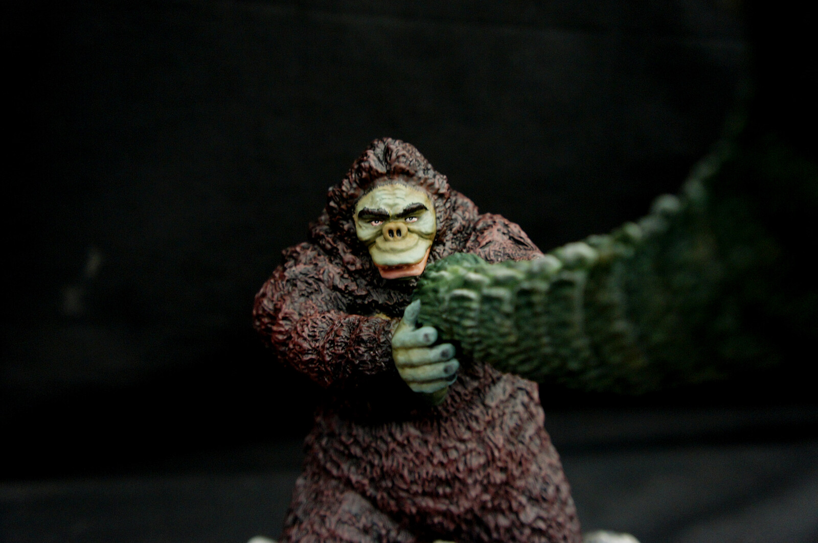 Godzilla vs  Kong Art Statue キングコング対ゴジラ
https://www.solidart.club/