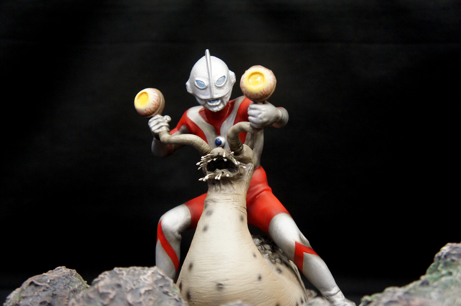 Namegon vs Ultraman Art Statue ナメゴン対ウルトラマン 
https://www.solidart.club/
