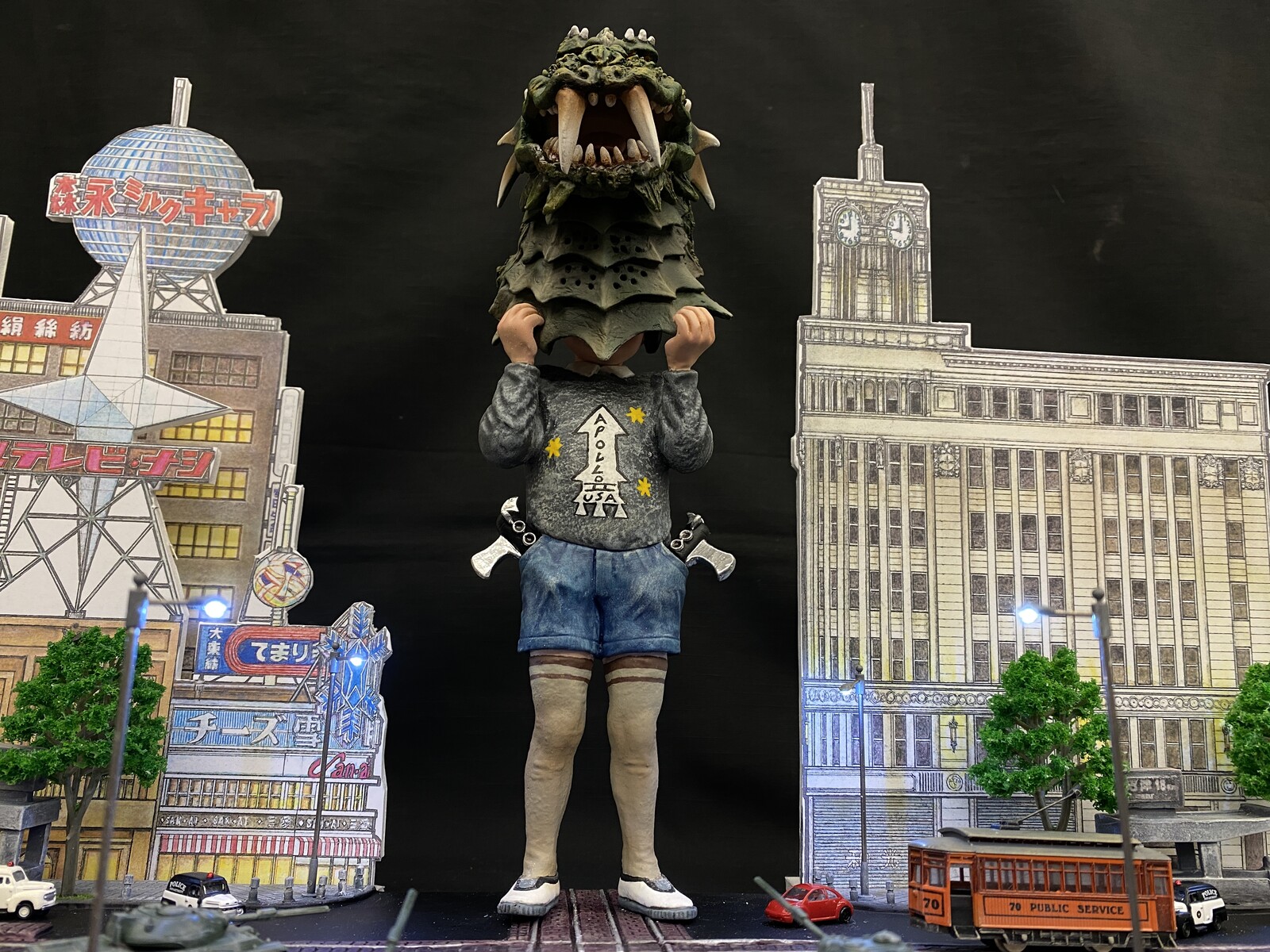 Pseudo appears!  Ginza 4-chome intersection of offense and defense Art Statue 
https://www.solidart.club/