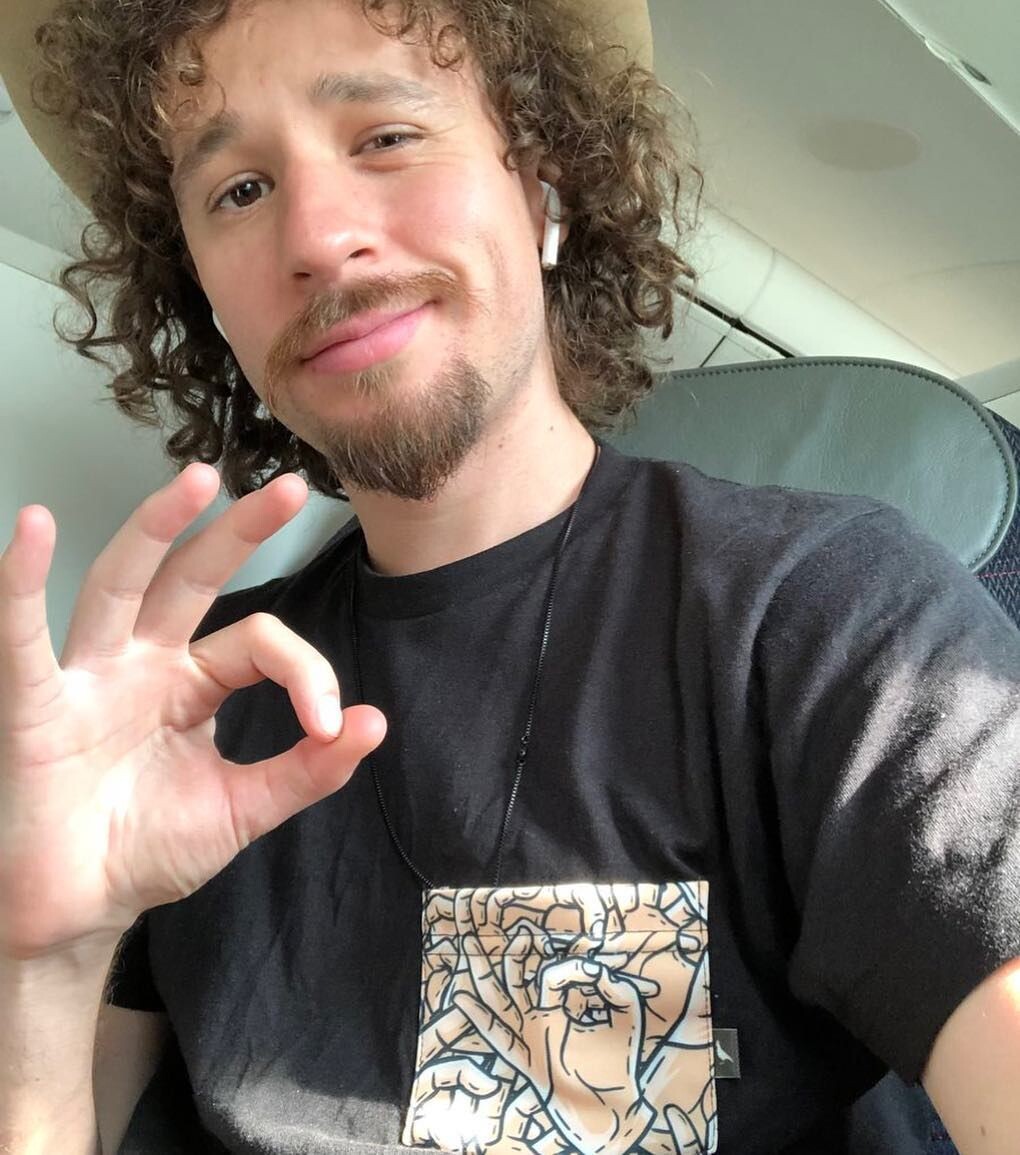Sudadera de luisito comunica sales