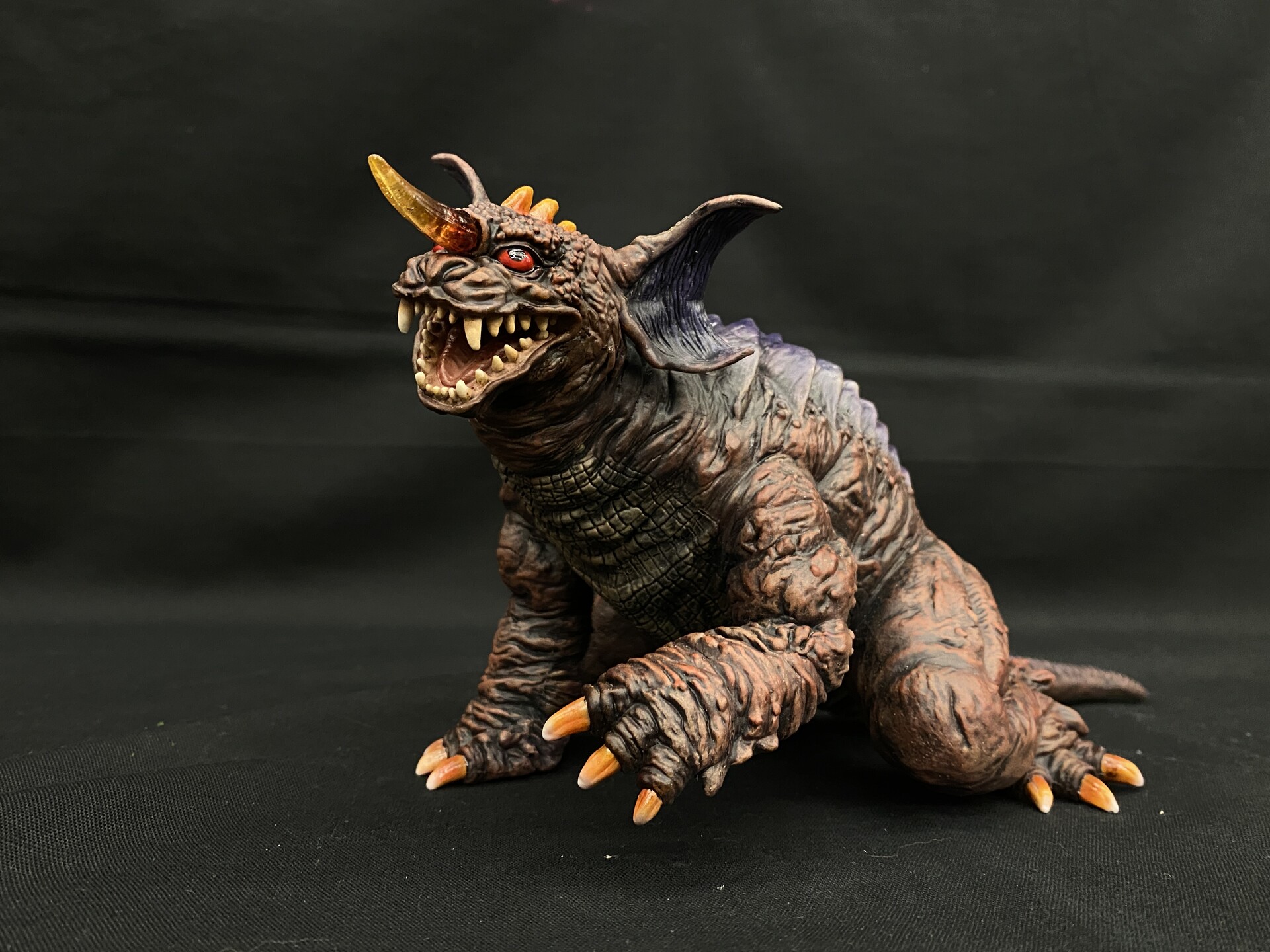 Robin Kwok - Baragon Art Statue 魏怒羅'01横浜決戦Ⅱ 完成品