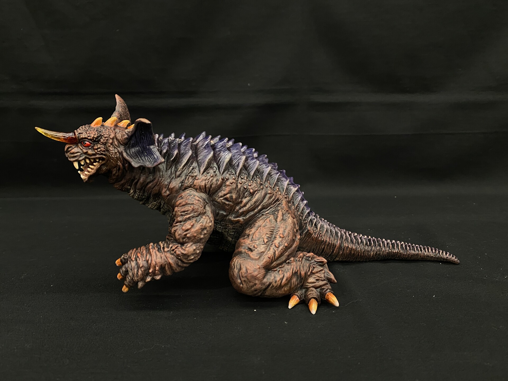 Robin Kwok - Baragon Art Statue 魏怒羅'01横浜決戦Ⅱ 完成品