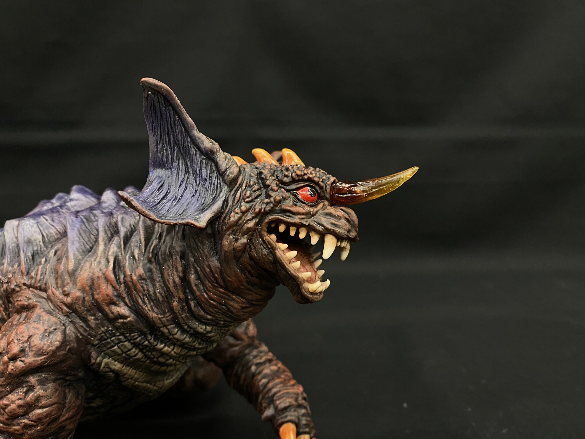 Robin Kwok - Baragon Art Statue 魏怒羅'01横浜決戦Ⅱ 完成品