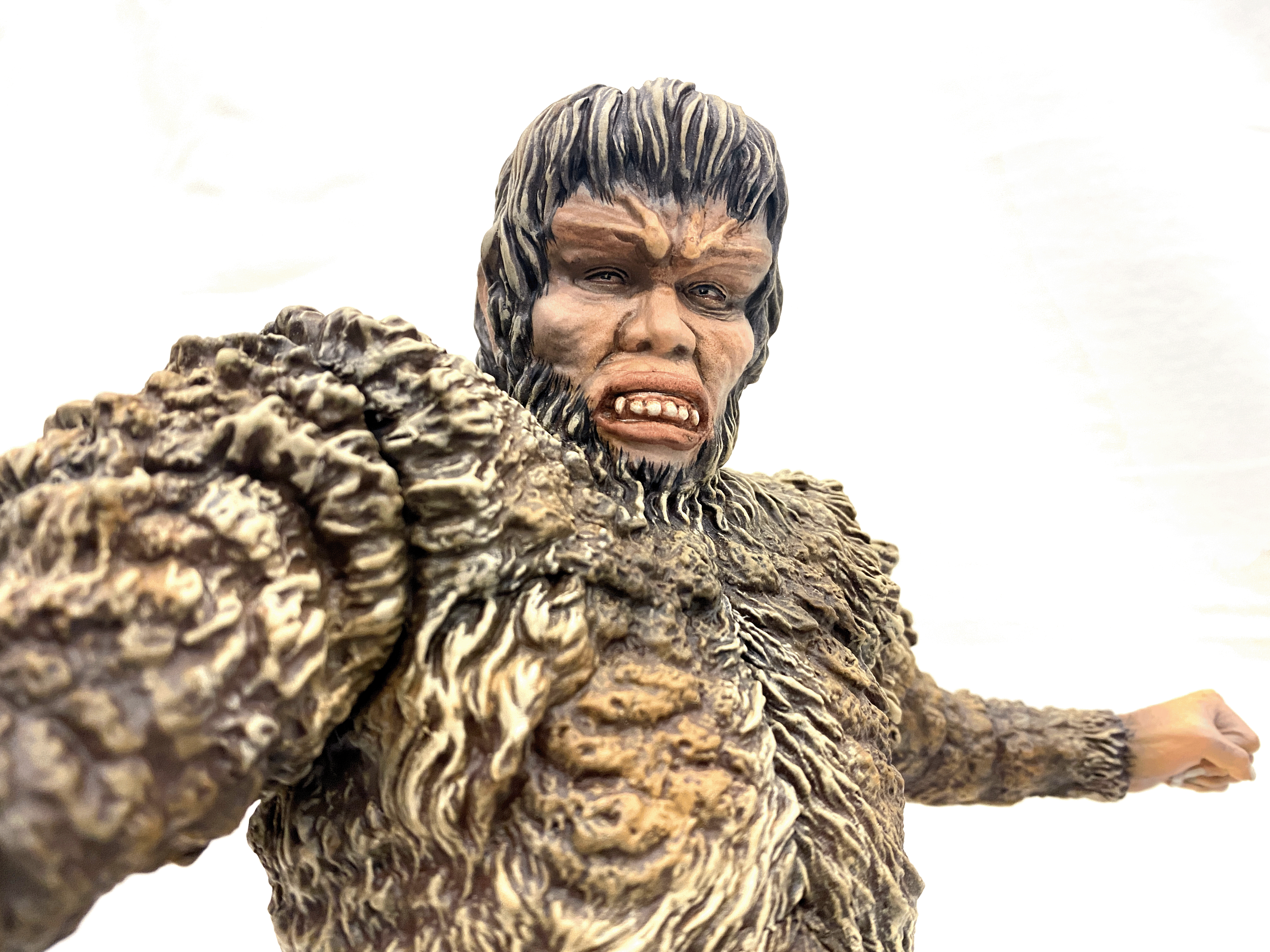 Sanda Vs Gaira The War Of The Gargantuas Art Statue
This piece is hand-painted and finished, 
with its own unique quality and detail 
that is the trademark of a handcrafted 
Art Of Toys custom product
https://www.solidart.club/