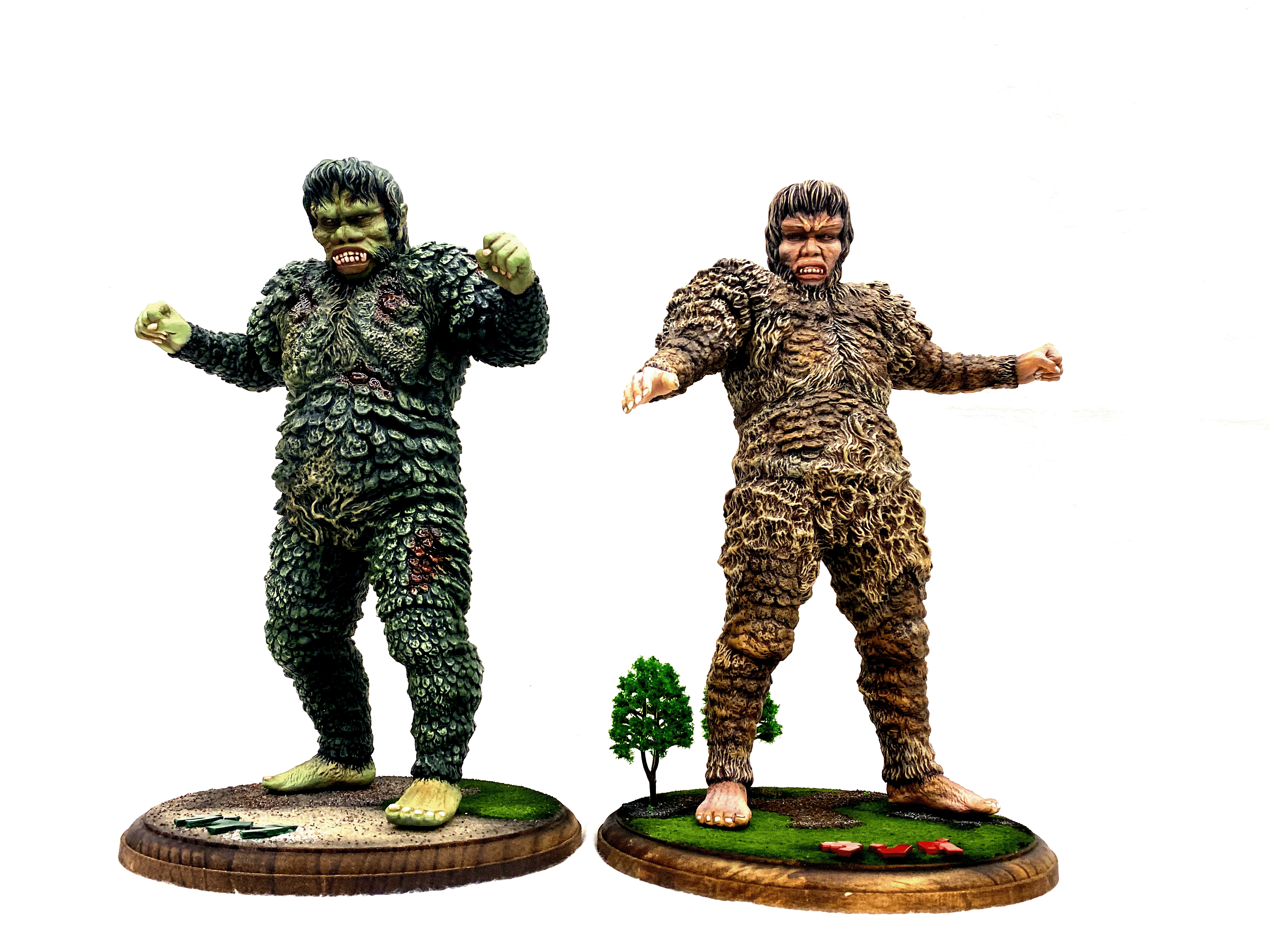 Sanda Vs Gaira The War Of The Gargantuas Art Statue
This piece is hand-painted and finished, 
with its own unique quality and detail 
that is the trademark of a handcrafted 
Art Of Toys custom product
https://www.solidart.club/