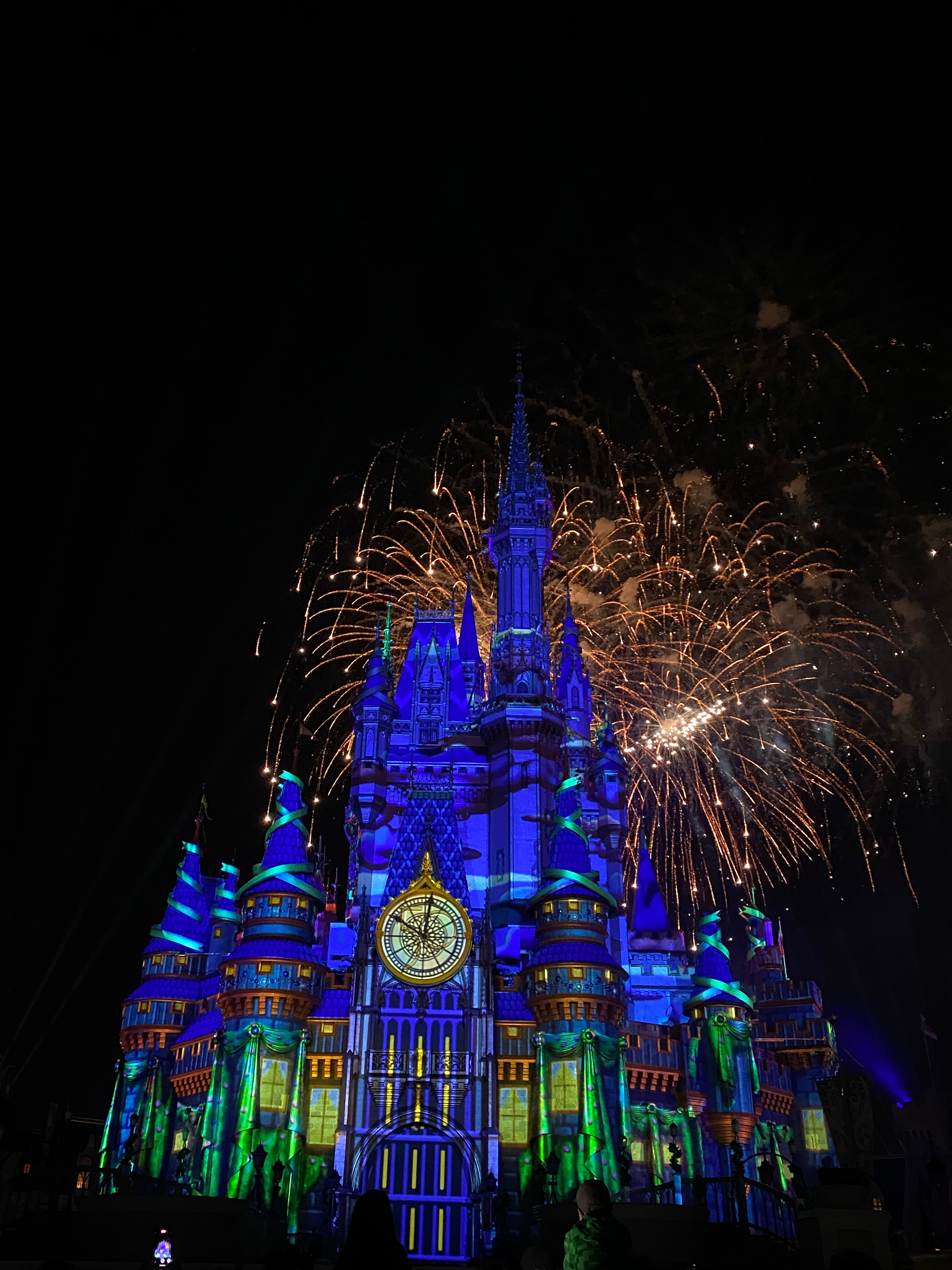 Opening of the sequence with Peter Pan and the Darling Children