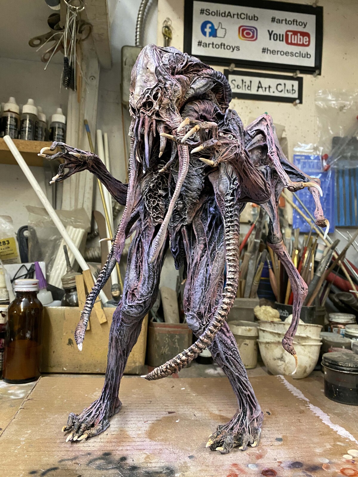CALL OF CTHULHU 
This piece is hand-painted and finished, 
with its own unique quality and detail 
that is the trademark of a handcrafted 
Art Of Toys custom product.
https://www.solidart.club/

