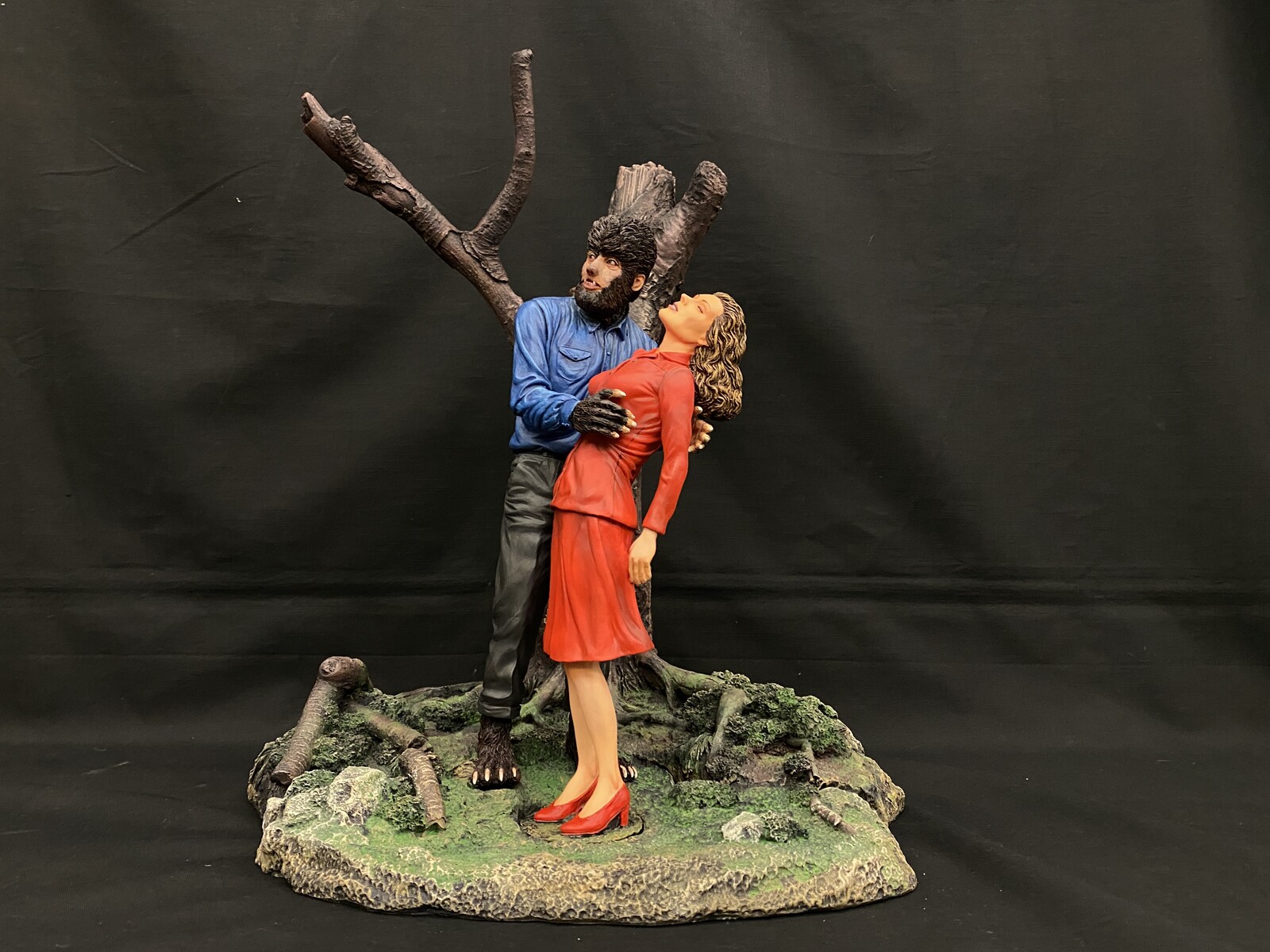 Wolfman &amp; Gwen Conliffe 1941 version 
This piece is hand-painted and finished, 
with its own unique quality and detail 
that is the trademark of a handcrafted 
Art Of Toys custom product.
https;//www.solidart.club/ 