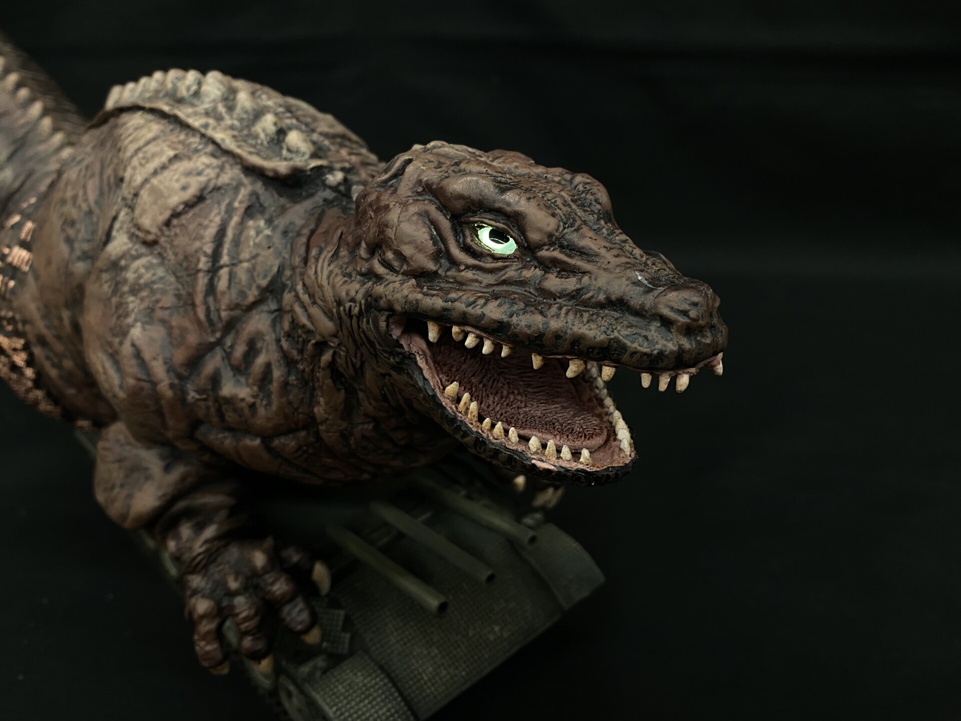 Robin Kwok - Dinosaur Tank Art Statue 「恐竜戦車」完成品
