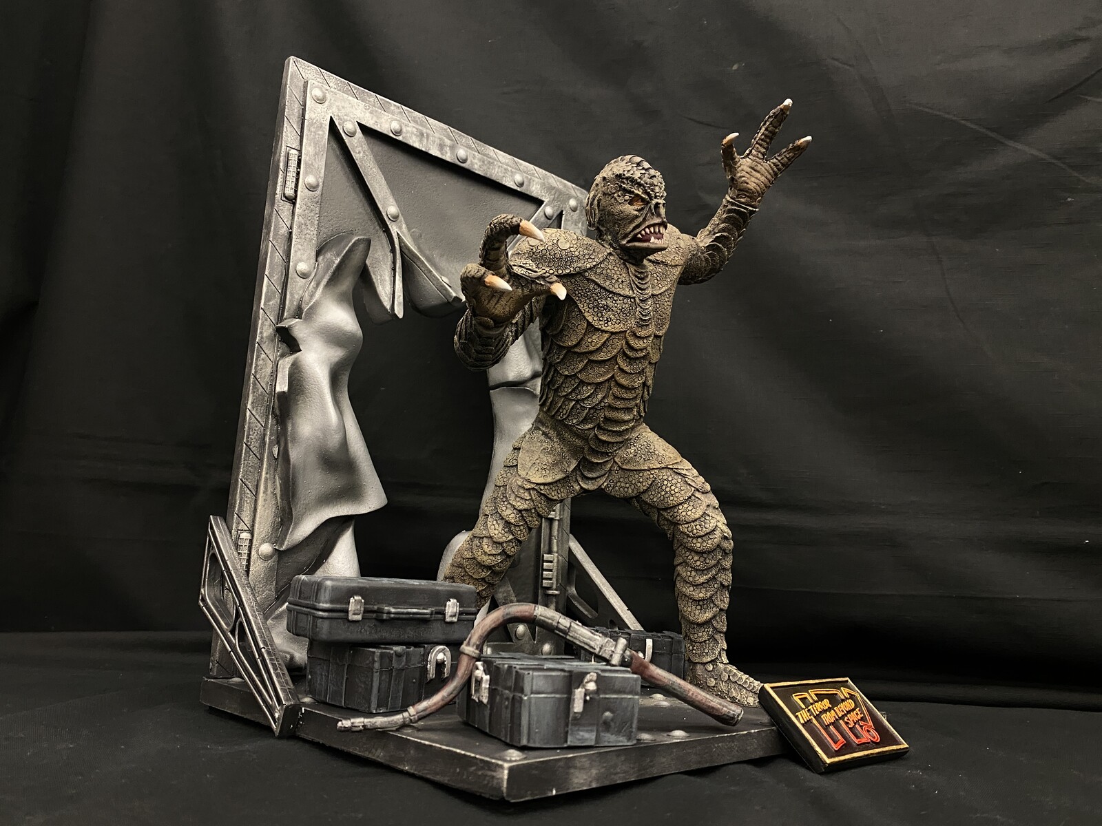 It! The Terror From Beyond Space Art Statue
https://www.solosart.club/ 
