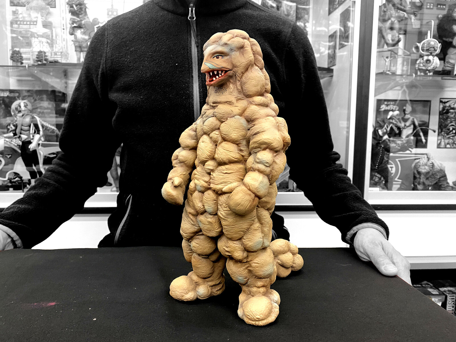 Ultra Kaiju Shugaron Art statue  (シュガロン音波怪獣) 完成品
Portfolio &amp; Store: https://www.solidart.club/
This piece is hand-painted and finished, 
with its own unique quality and detail 
that is the trademark of a handcrafted 
Art Of Toys custom product.