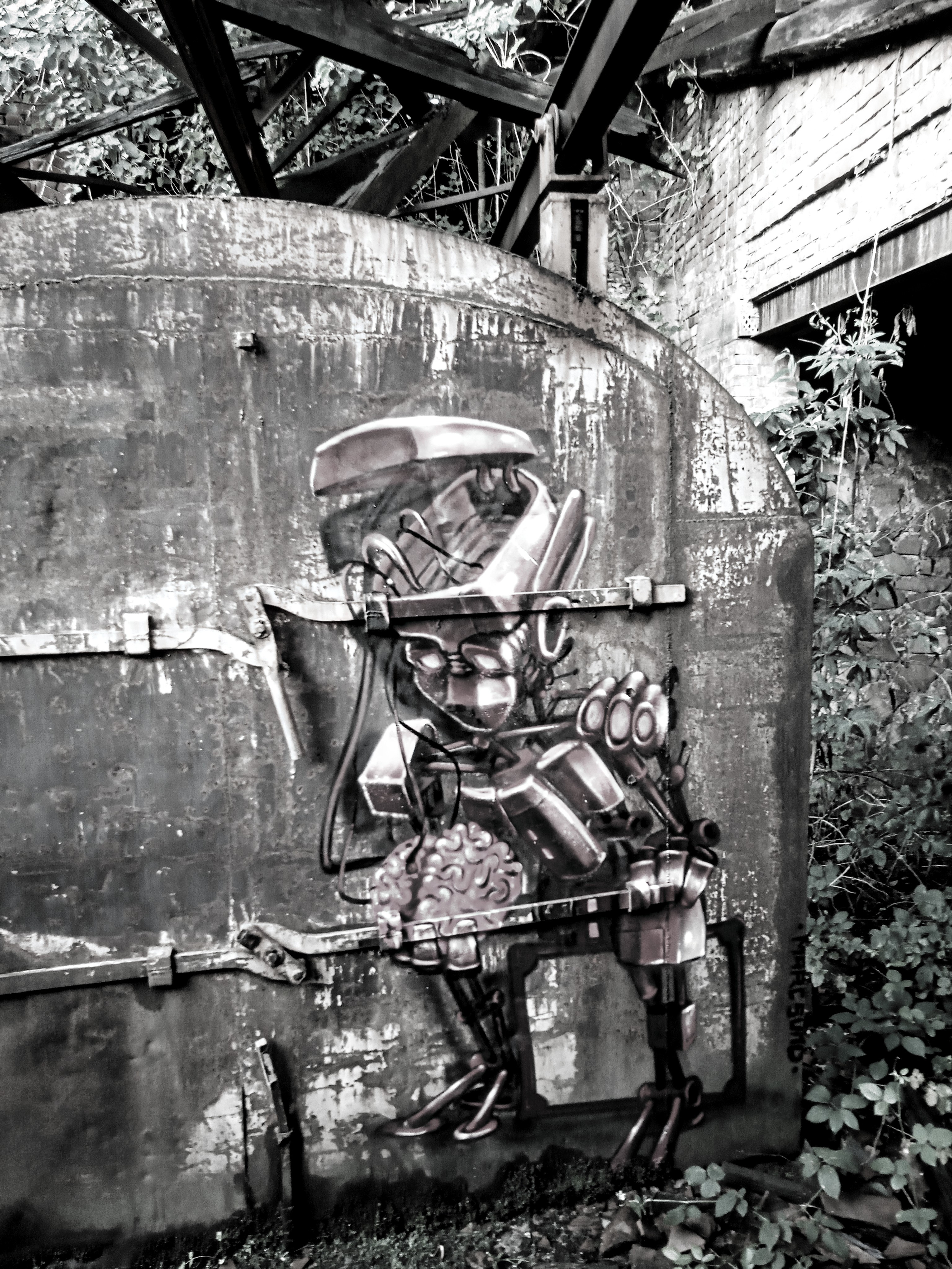 Depressed little tinker bot  ... spray paint at abandoned place in italy