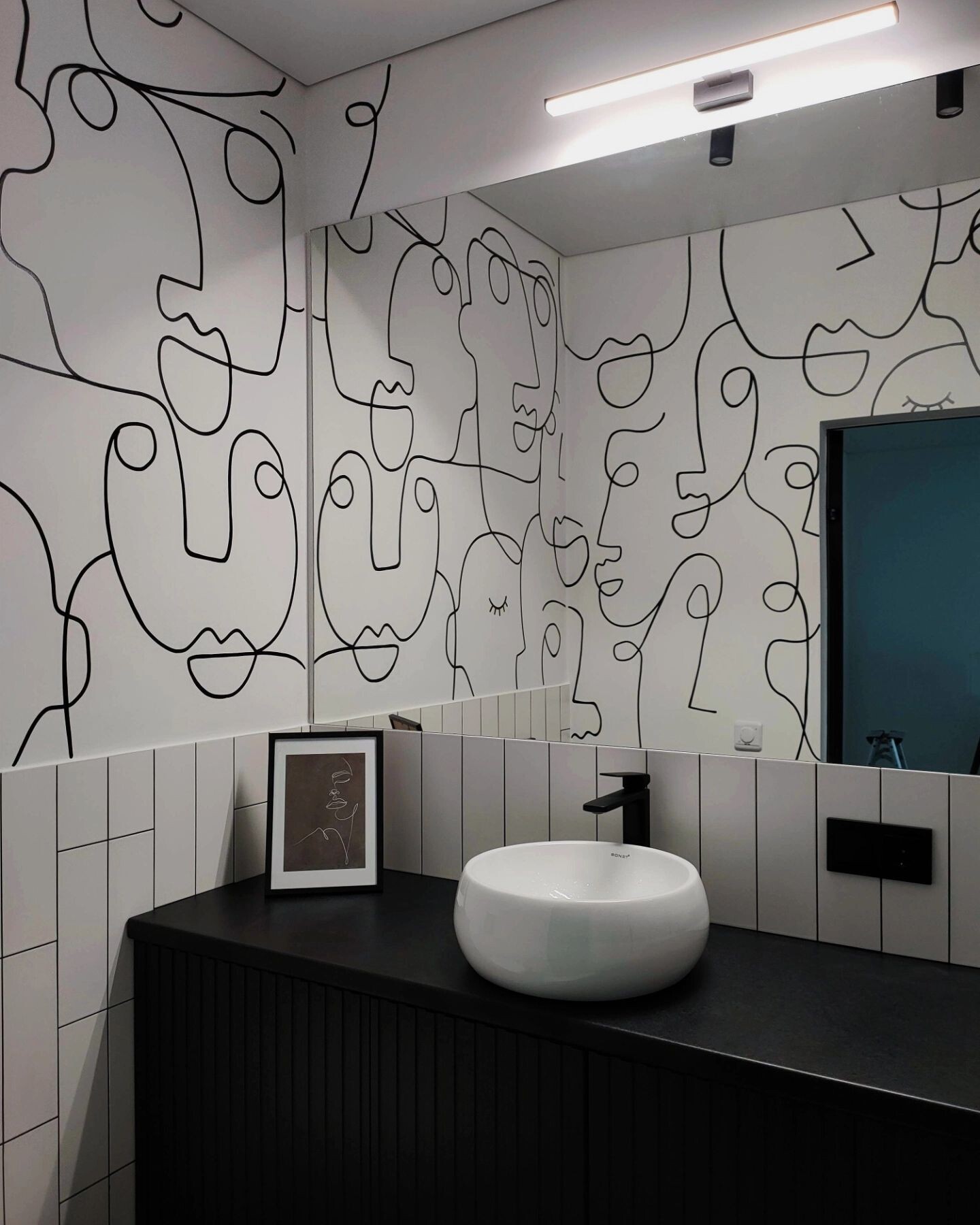 ArtStation - Minimalistic faces painting of the bathroom