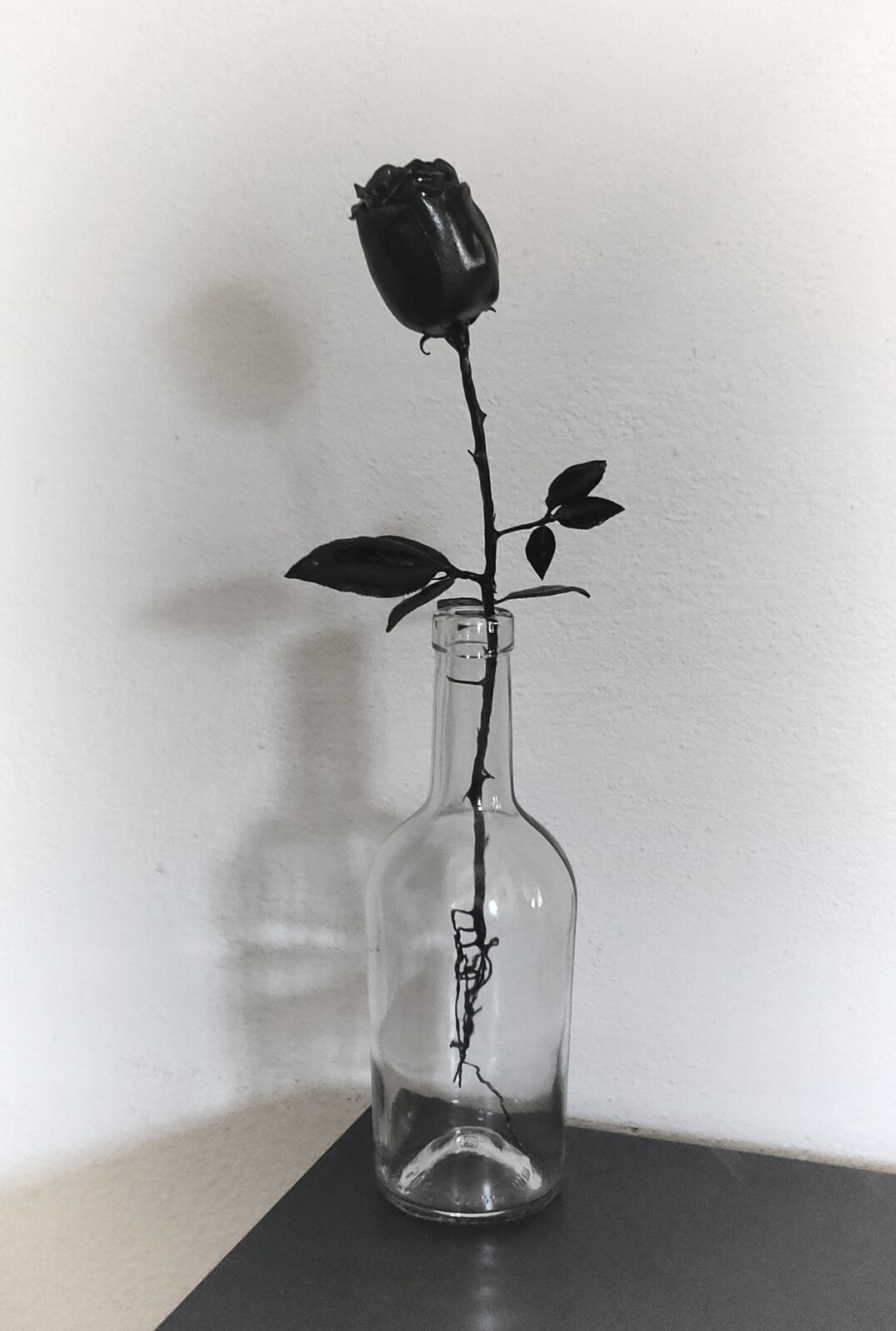 Resin black rose by Maira Pedroni